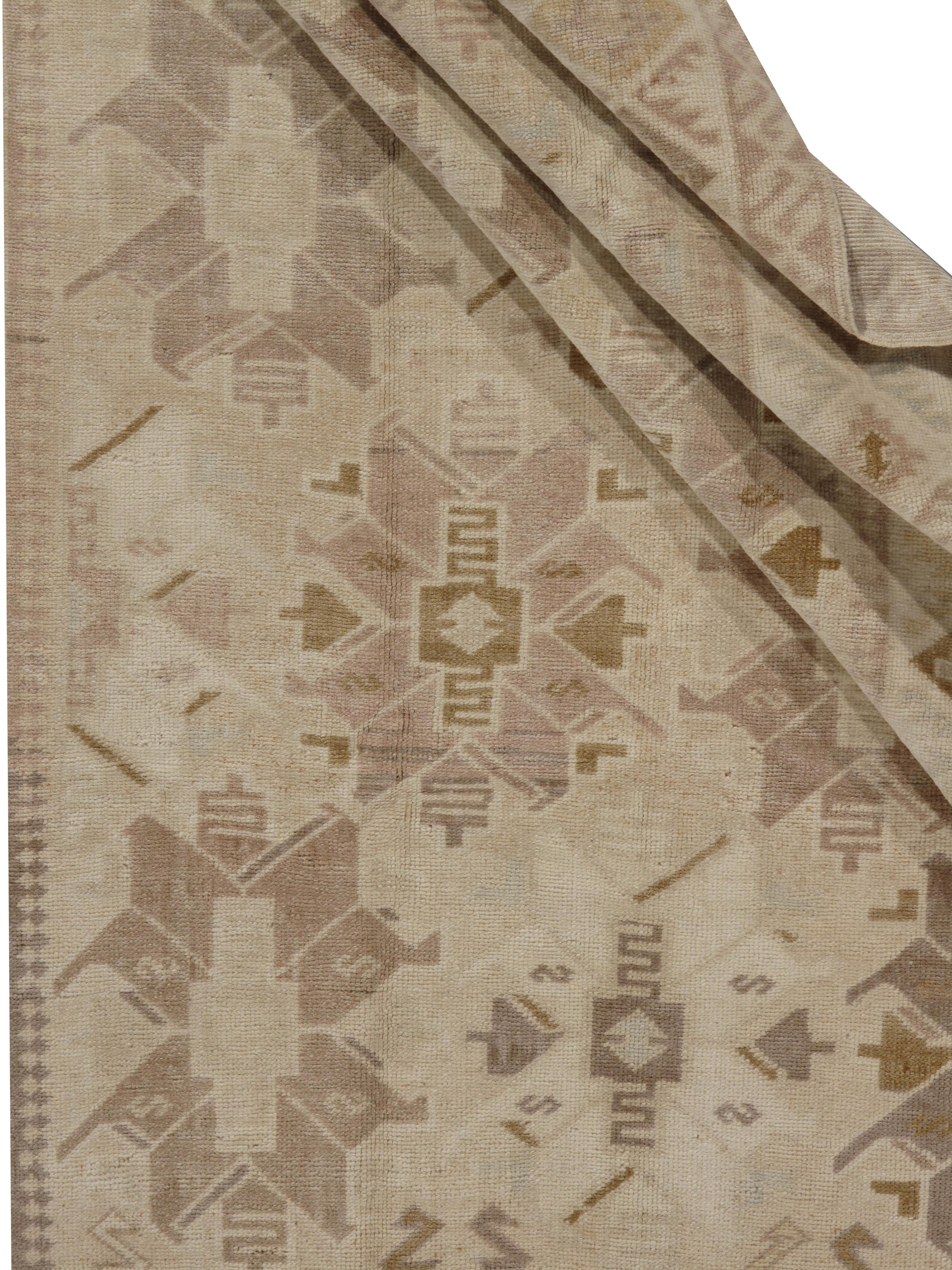 Türkischer Oushak-Teppich aus der Zeit um 1940  3'11 x 5'8 (Handgeknüpft) im Angebot