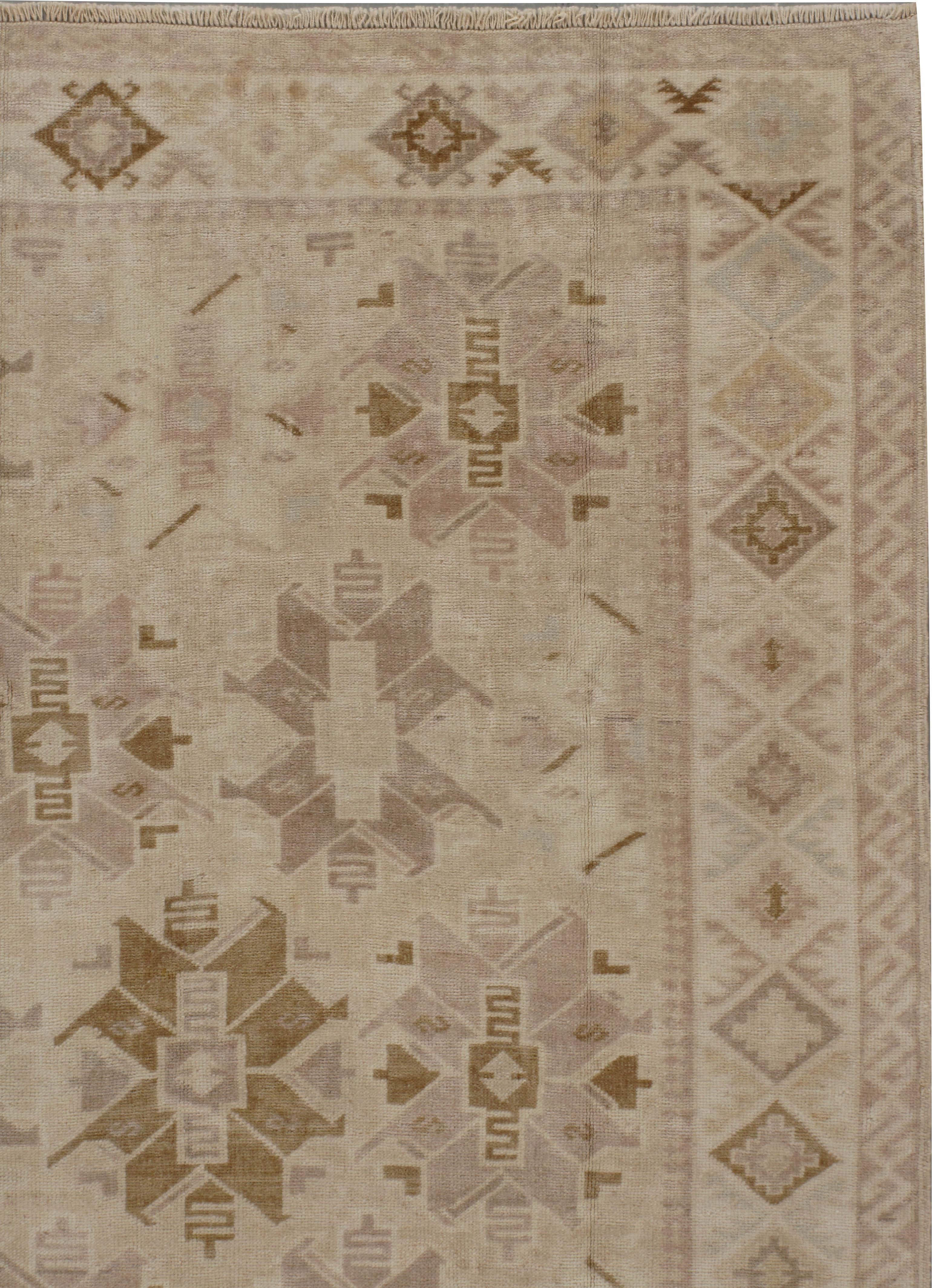 Türkischer Oushak-Teppich aus der Zeit um 1940  3'11 x 5'8 (20. Jahrhundert) im Angebot