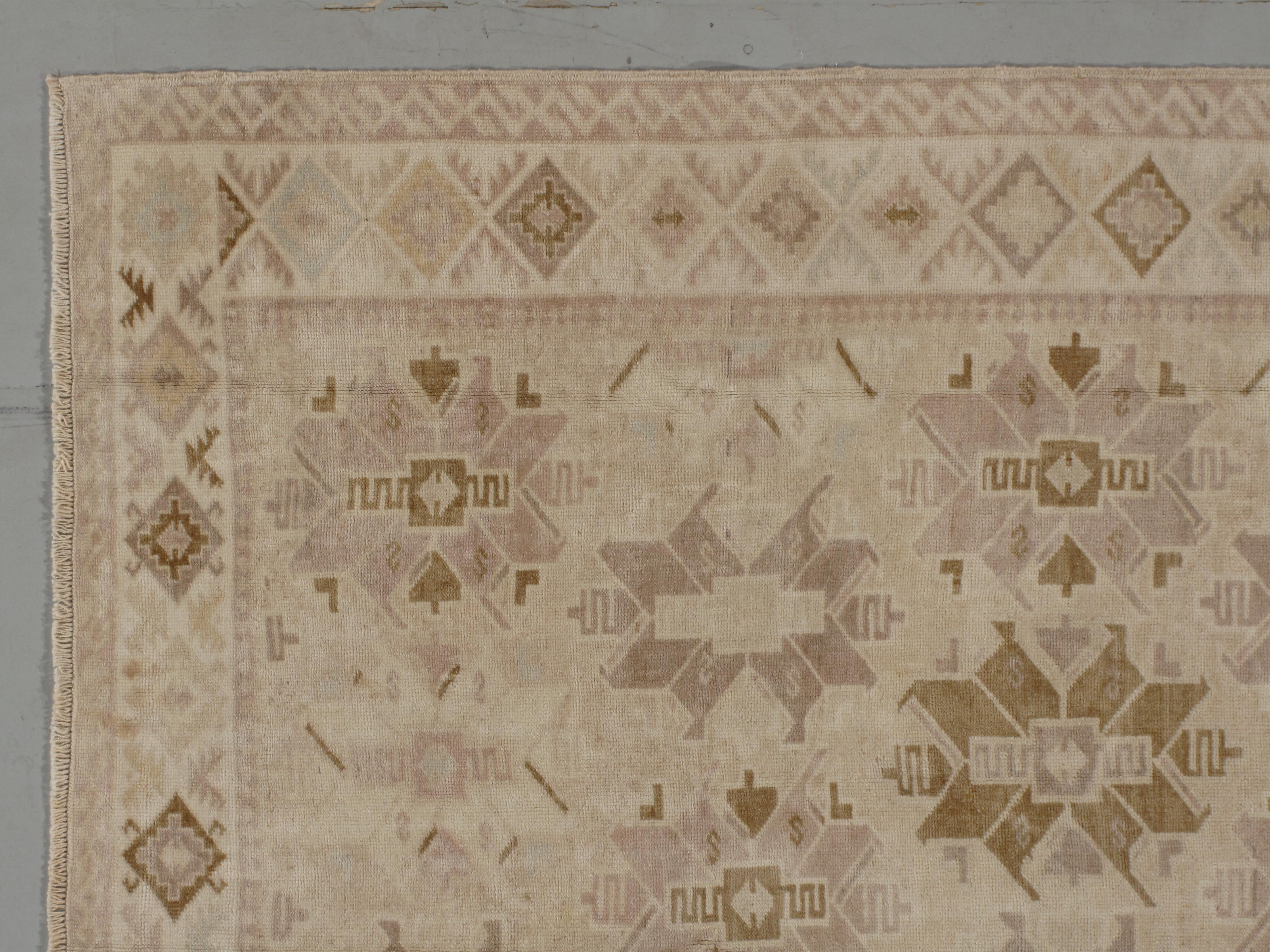 Türkischer Oushak-Teppich aus der Zeit um 1940  3'11 x 5'8 im Angebot 1