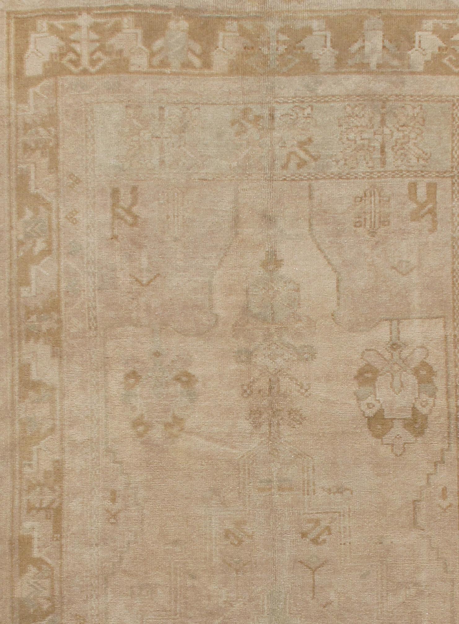 XX secolo Tappeto Oushak turco d'epoca, circa 1940, 4'4 x 9'4 in vendita