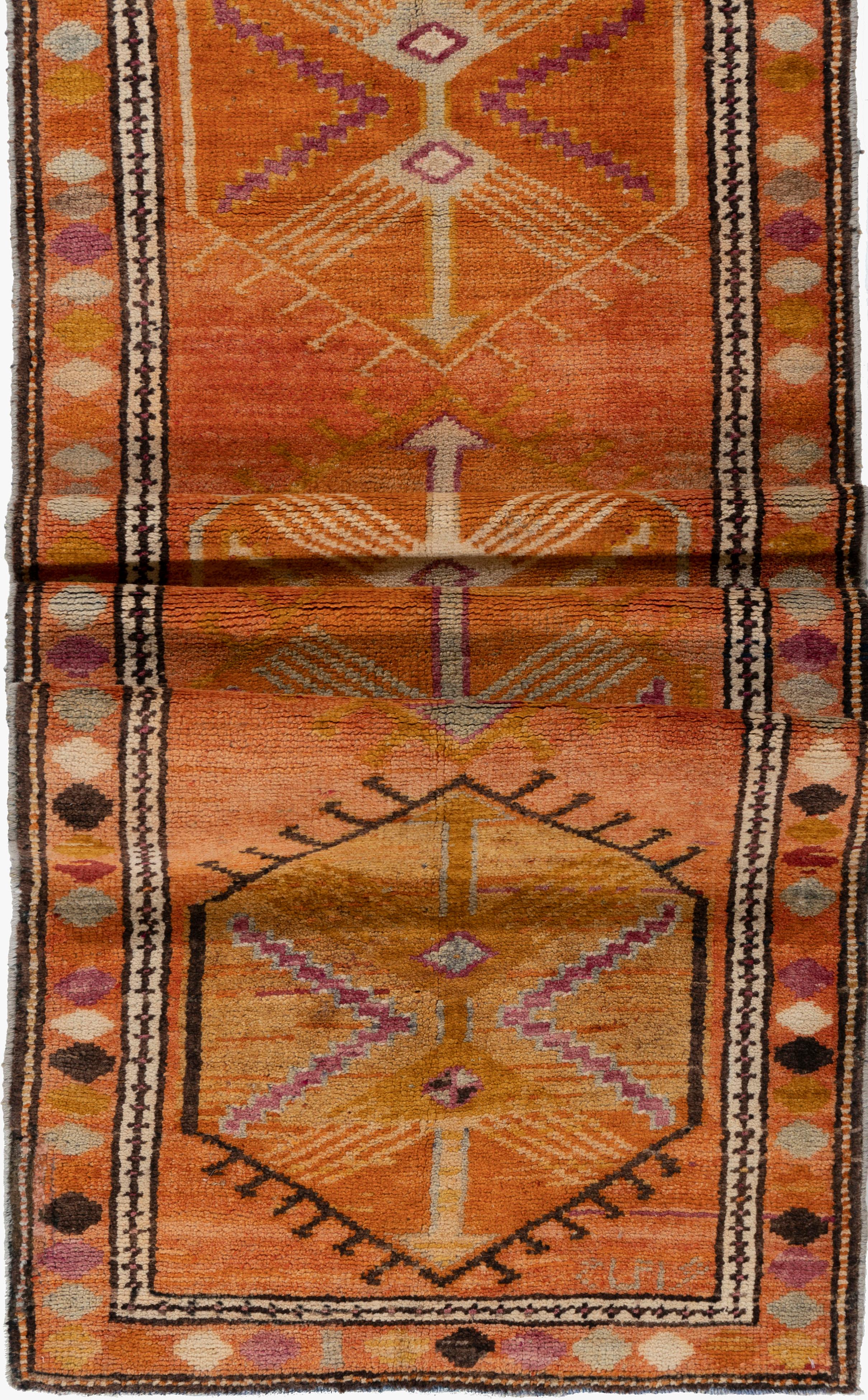 Türkischer Oushak-Läufer im Vintage-Stil, um 1940, 2'11 x 14'7 cm im Zustand „Gut“ im Angebot in New York, NY