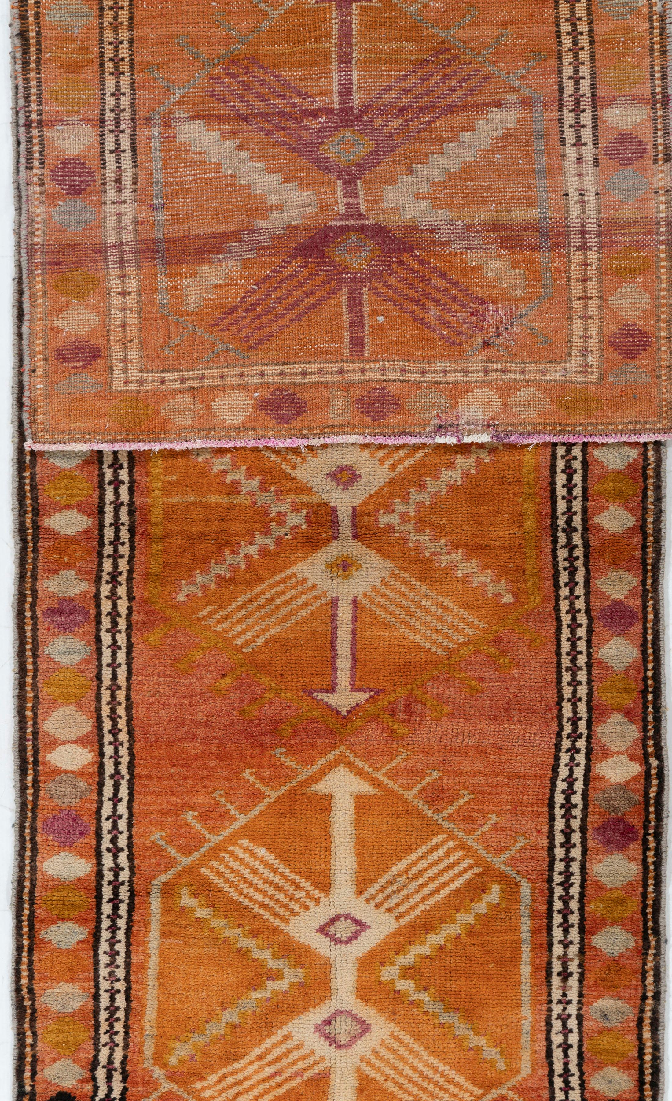 Türkischer Oushak-Läufer im Vintage-Stil, um 1940, 2'11 x 14'7 cm (20. Jahrhundert) im Angebot