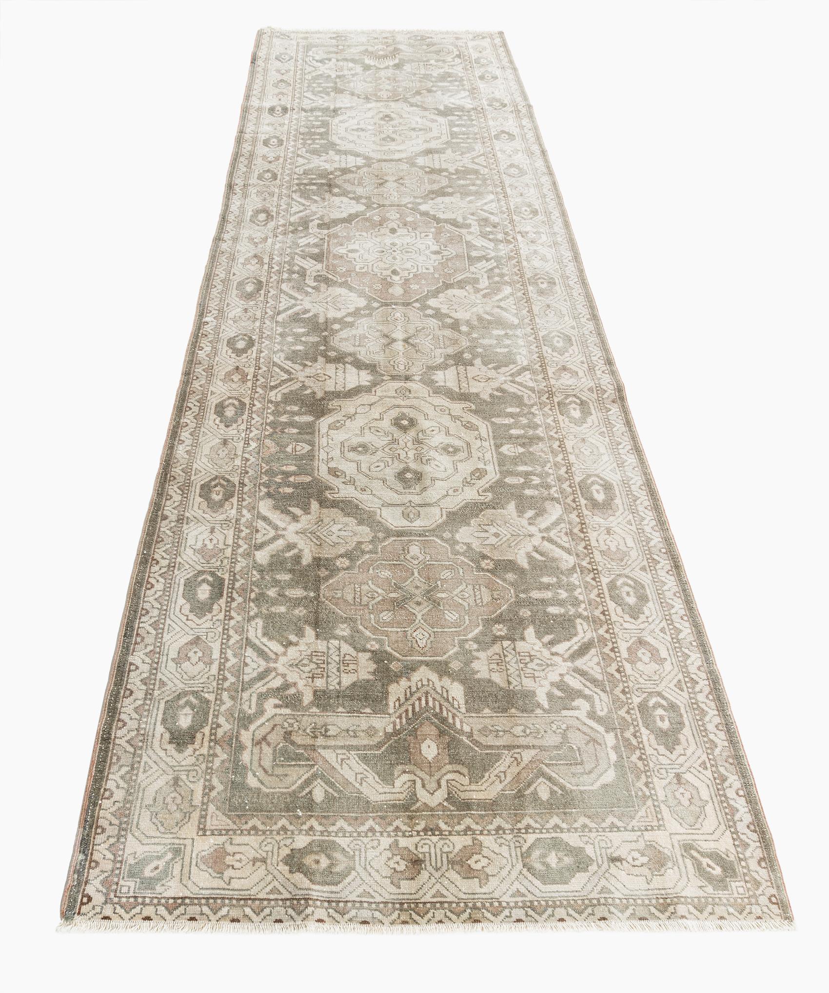 Vintage Circa 1940 Turkish Oushak Taupey Green Ivory Traves de Mesa 2'2 x 10'11 en venta 6