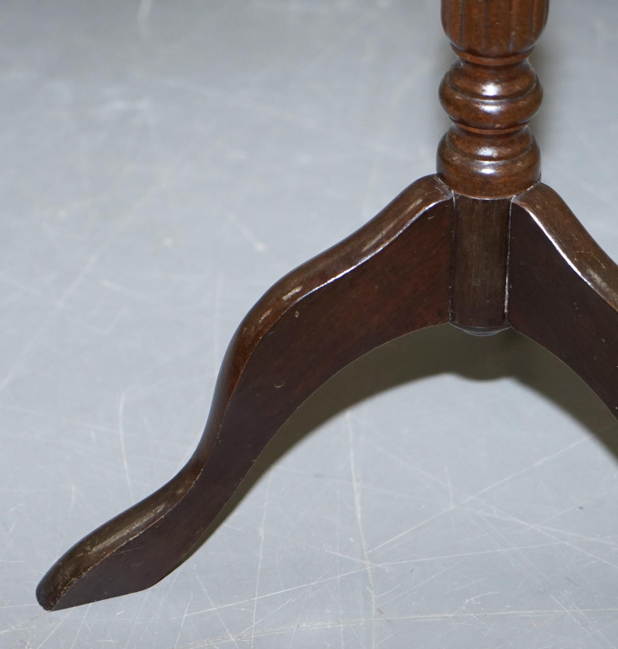 Vintage circa 1940s Brown Leather Vintage Hardwood Tripod Lamp Side End Table For Sale 1