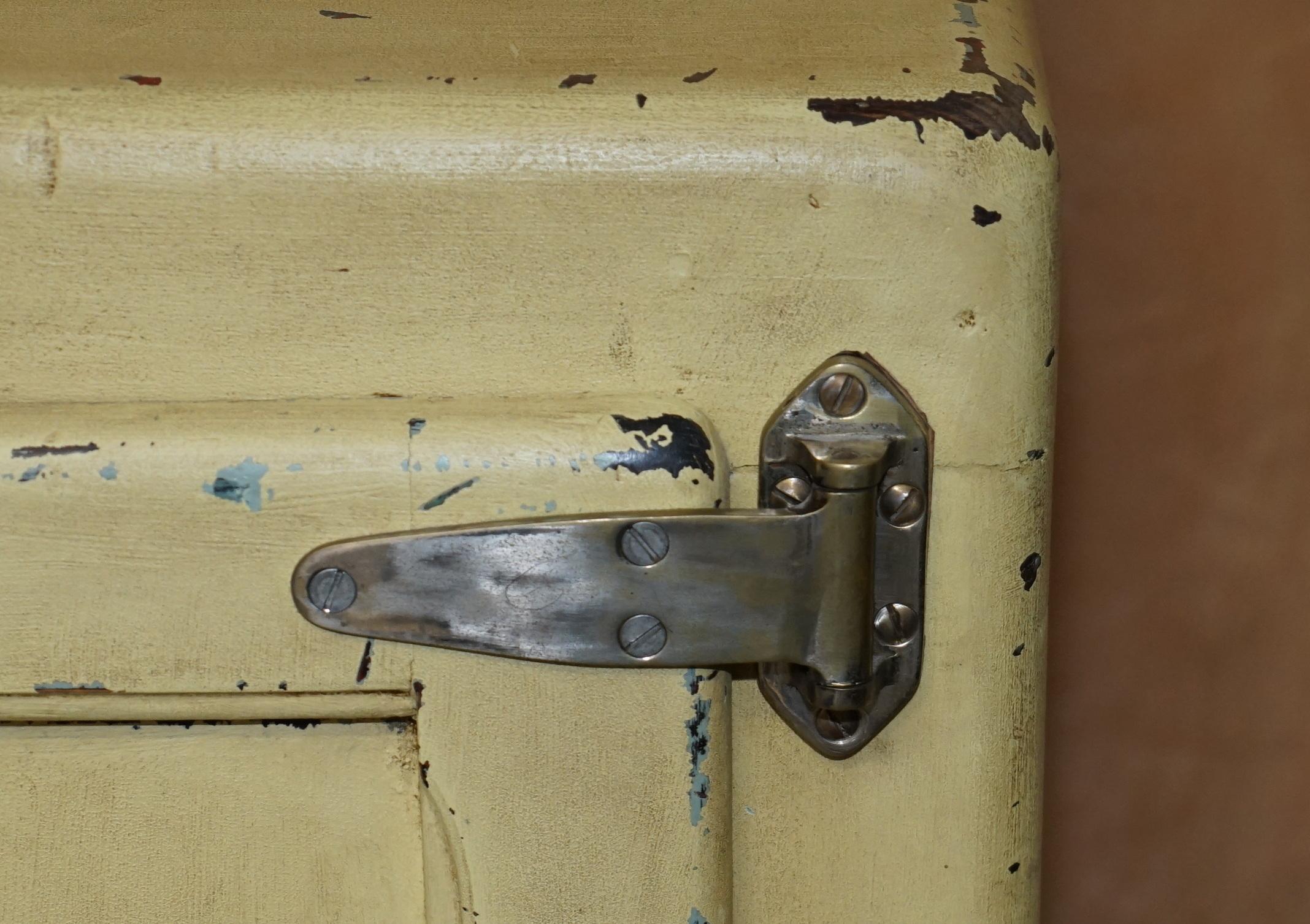 ARMADIO DA LATO PER LA CONSERVAZIONE DEL FREDDO CIRCA 1940 D'EPOCA CON FISSI ORIGINALI In condizioni discrete in vendita a West Sussex, Pulborough
