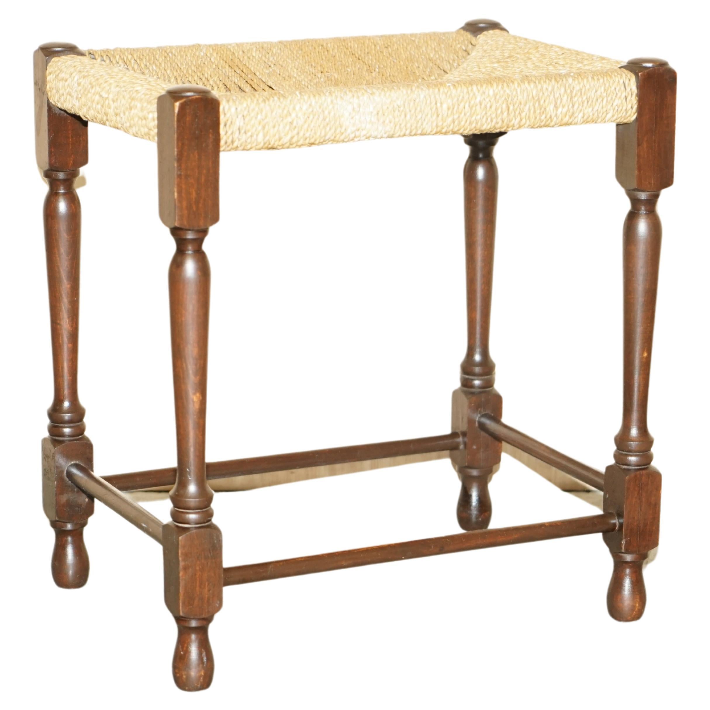 VINTAGE CIRCA 1940 TABURETE DUTCH CON ASIENTO DE CUERDA DE ESTILO RÚSTICO