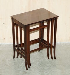 VINTAGE CIRCA 1940's ENGLISH HARDWOOD NEST OF THREE SIDE END LAMP WINE TABLES