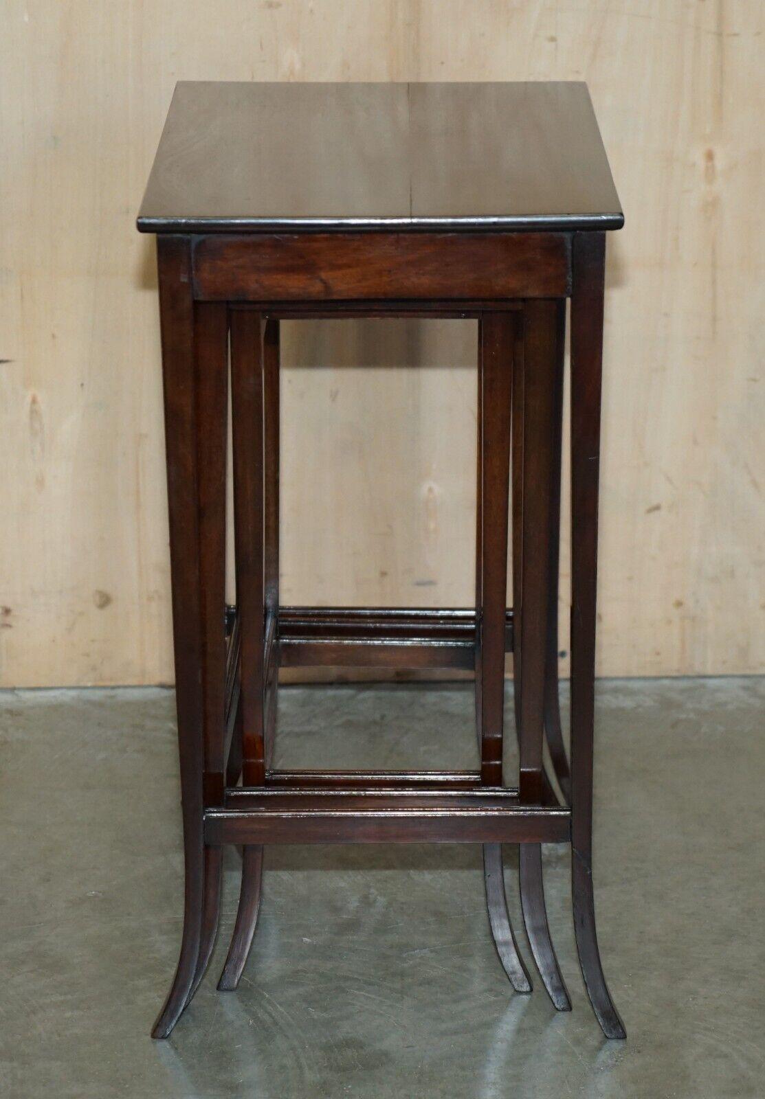 Hand-Crafted VINTAGE CIRCA 1940's ENGLISH HARDWOOD NEST OF THREE SIDE END LAMP WINE TABLES For Sale