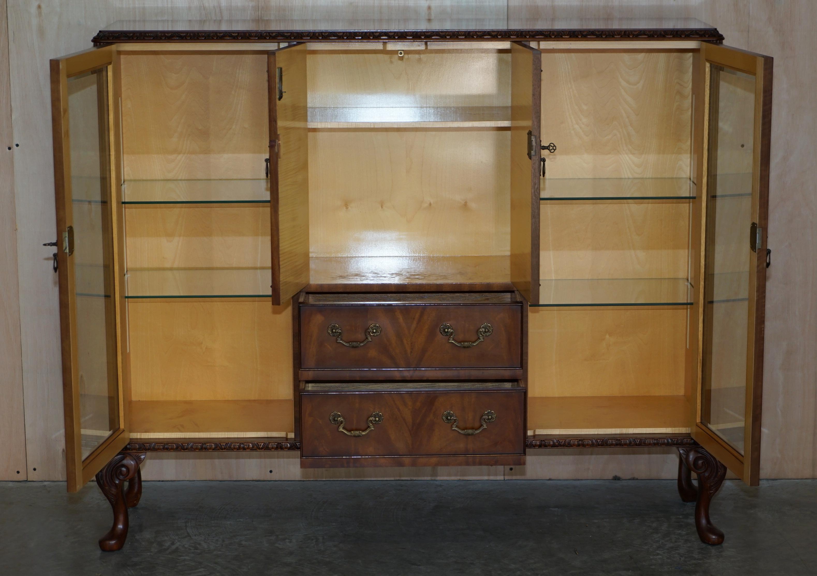 Vintage circa 1940's Flamed Hardwood & Satinwood Sideboard Display Cabinet Table For Sale 5