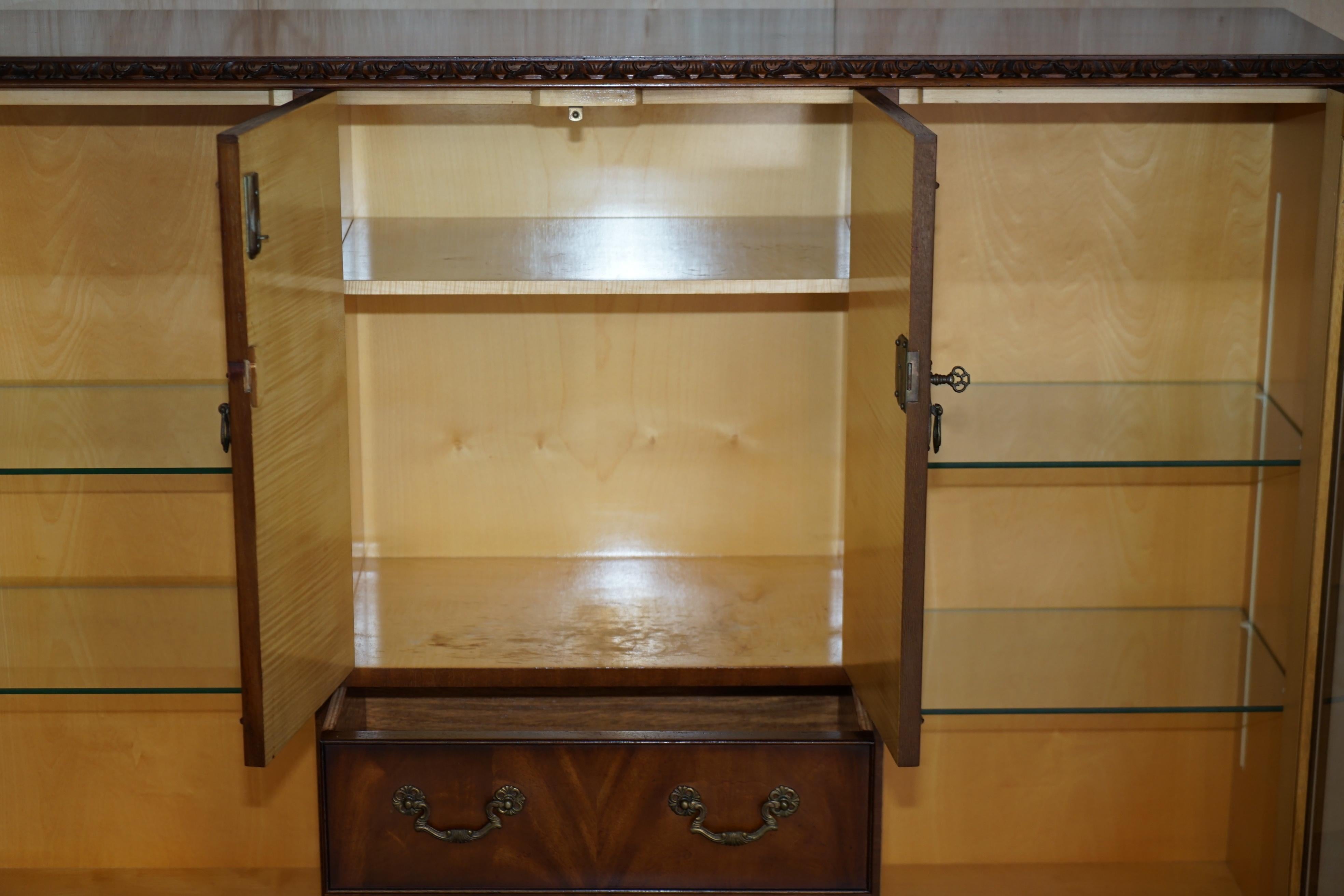 Vintage circa 1940's Flamed Hardwood & Satinwood Sideboard Display Cabinet Table For Sale 8