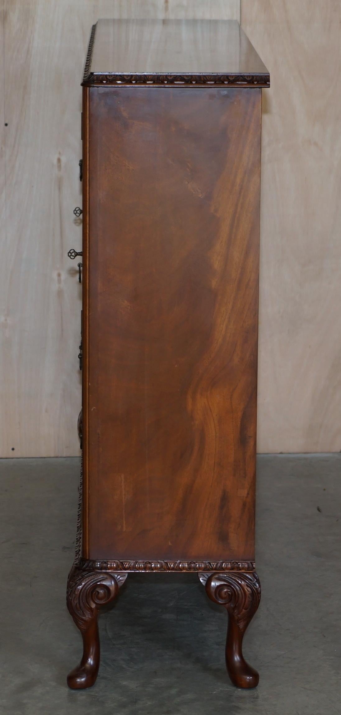 Vintage circa 1940's Flamed Hardwood & Satinwood Sideboard Display Cabinet Table For Sale 3