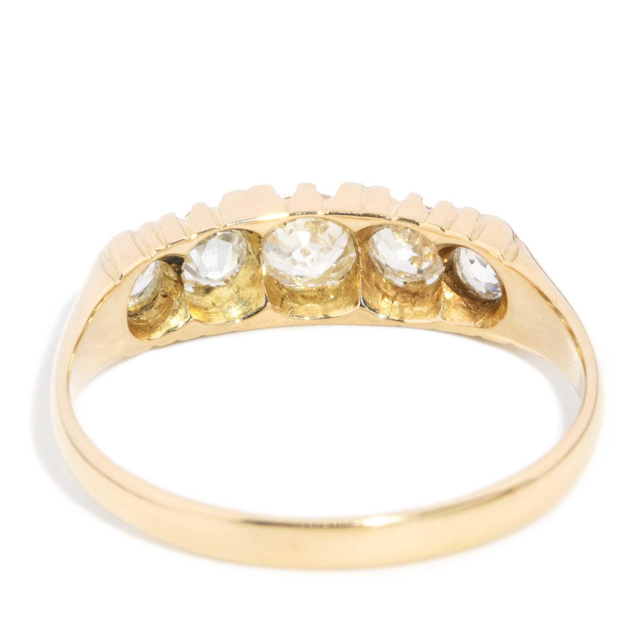 Vintage Circa 1940s Old Cut Diamond London Bridge Ring 18 Carat Yellow Gold For Sale 3