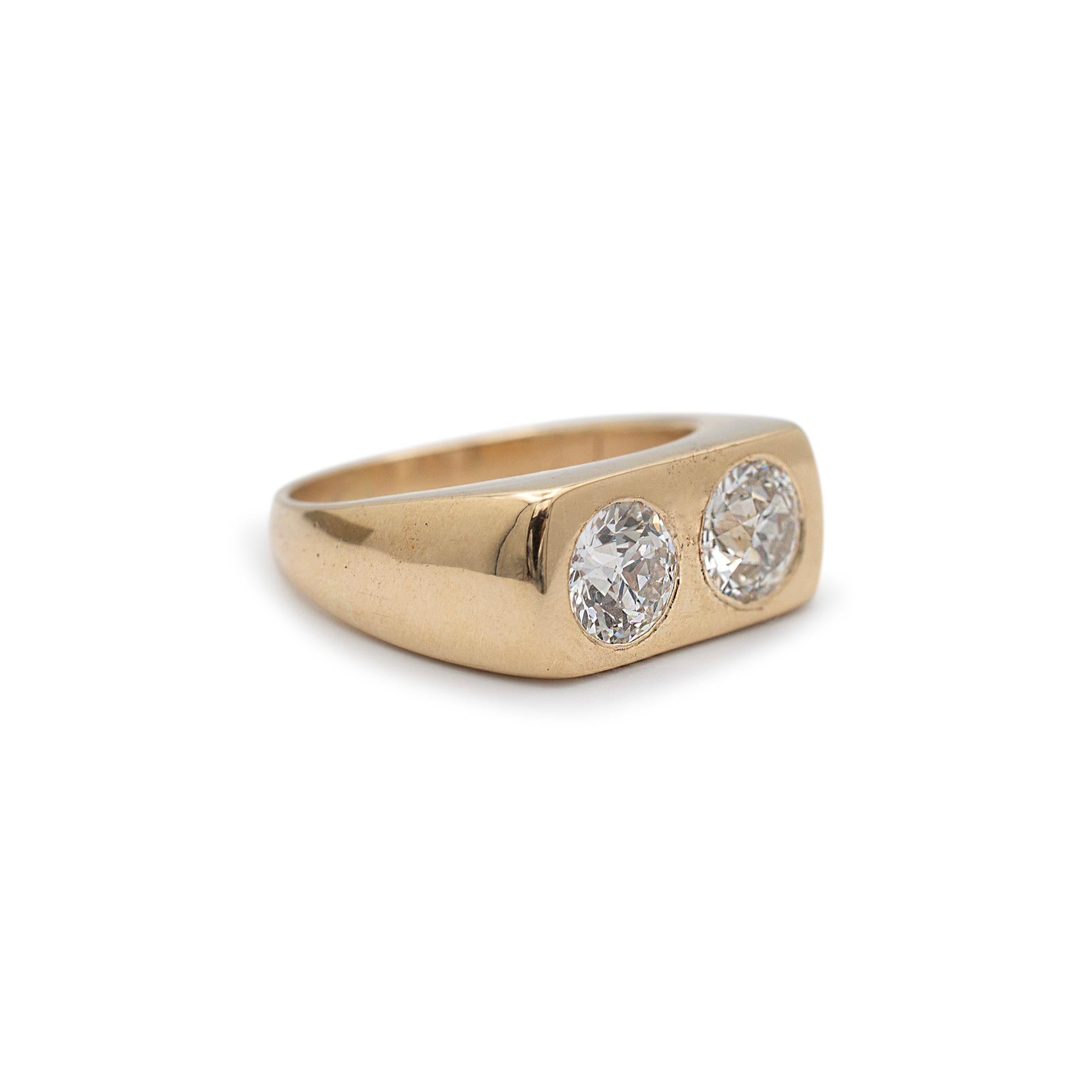Marke: Cartier

Geschlecht: Damen

Metall Typ: 14K Gelbgold

Ringgröße: 5.5

Maximale Schaftbreite: 7,40 mm, verjüngt auf 2,10 mm

Gewicht: 7,67 Gramm

Antiker diamantener Verlobungsring aus 14K Gelbgold mit zwei Kreuzen und einem halbrunden Schaft.