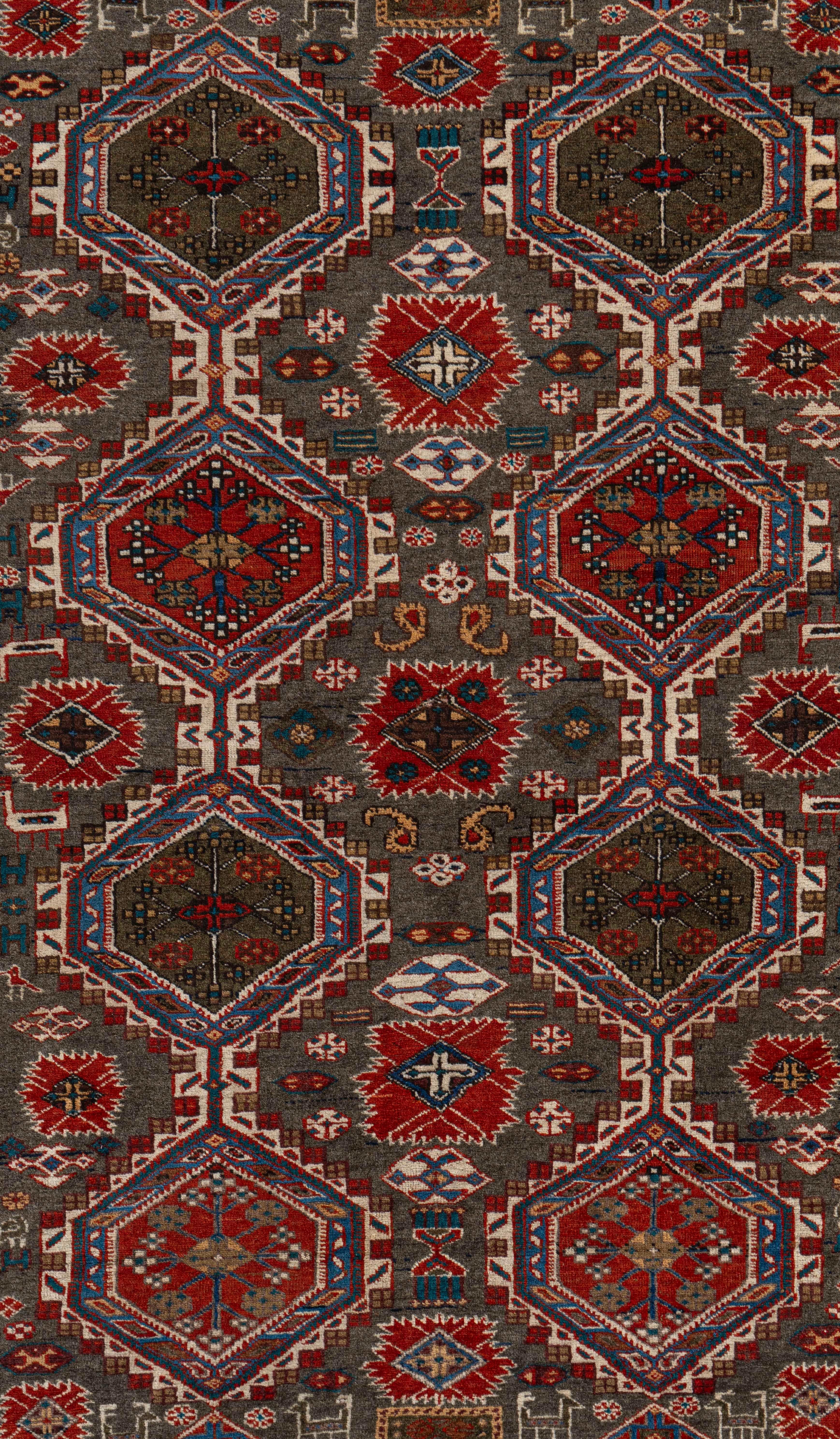 Handgeknüpfter Vintage-Teppich in grünem kaukasischem Design, um 1950 (Wolle) im Angebot