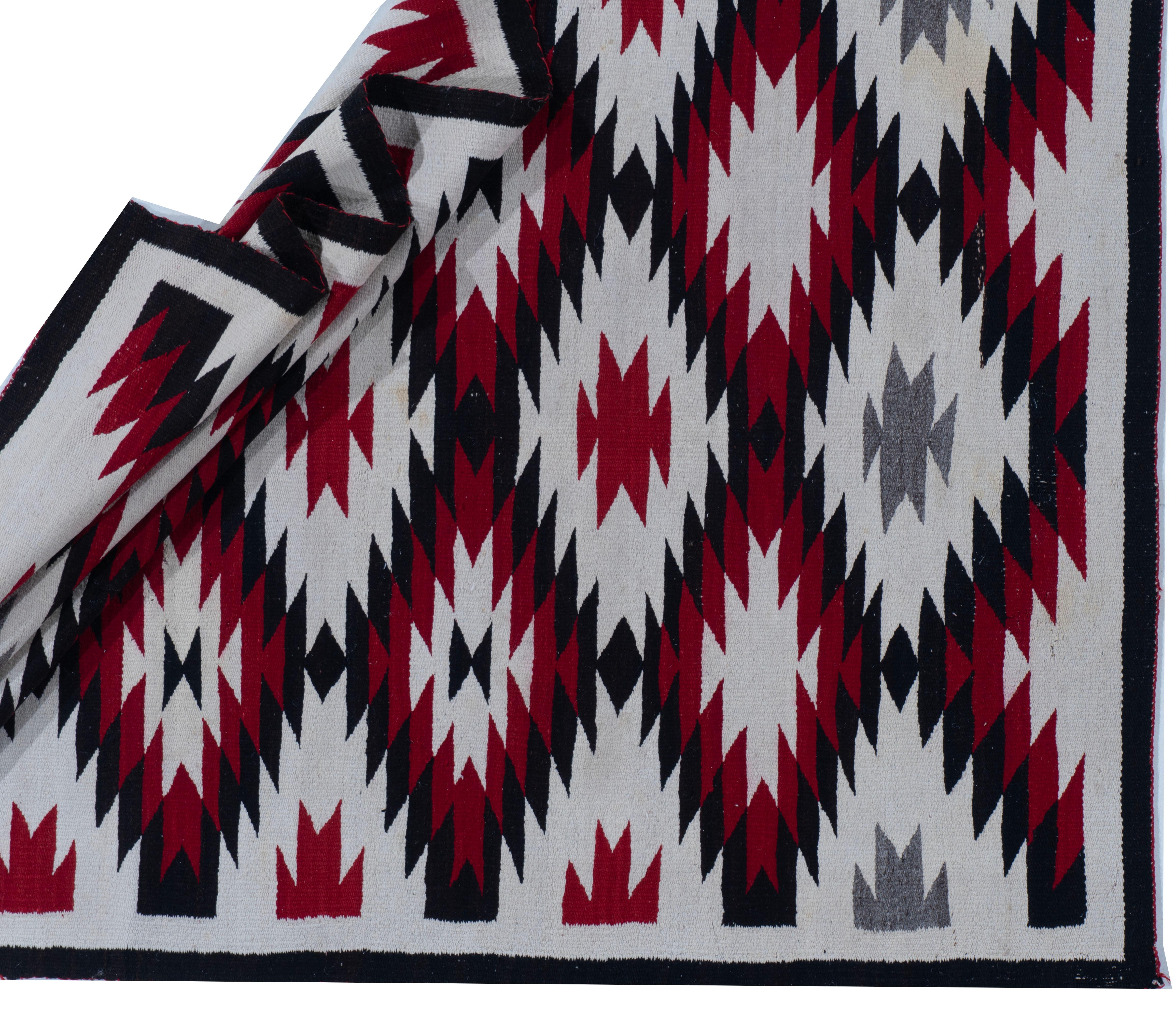 Vintage CIRCA 1950 Elfenbein Navajo Hand gewebt Teppich, 3'7 X 6'1 (Wolle) im Angebot