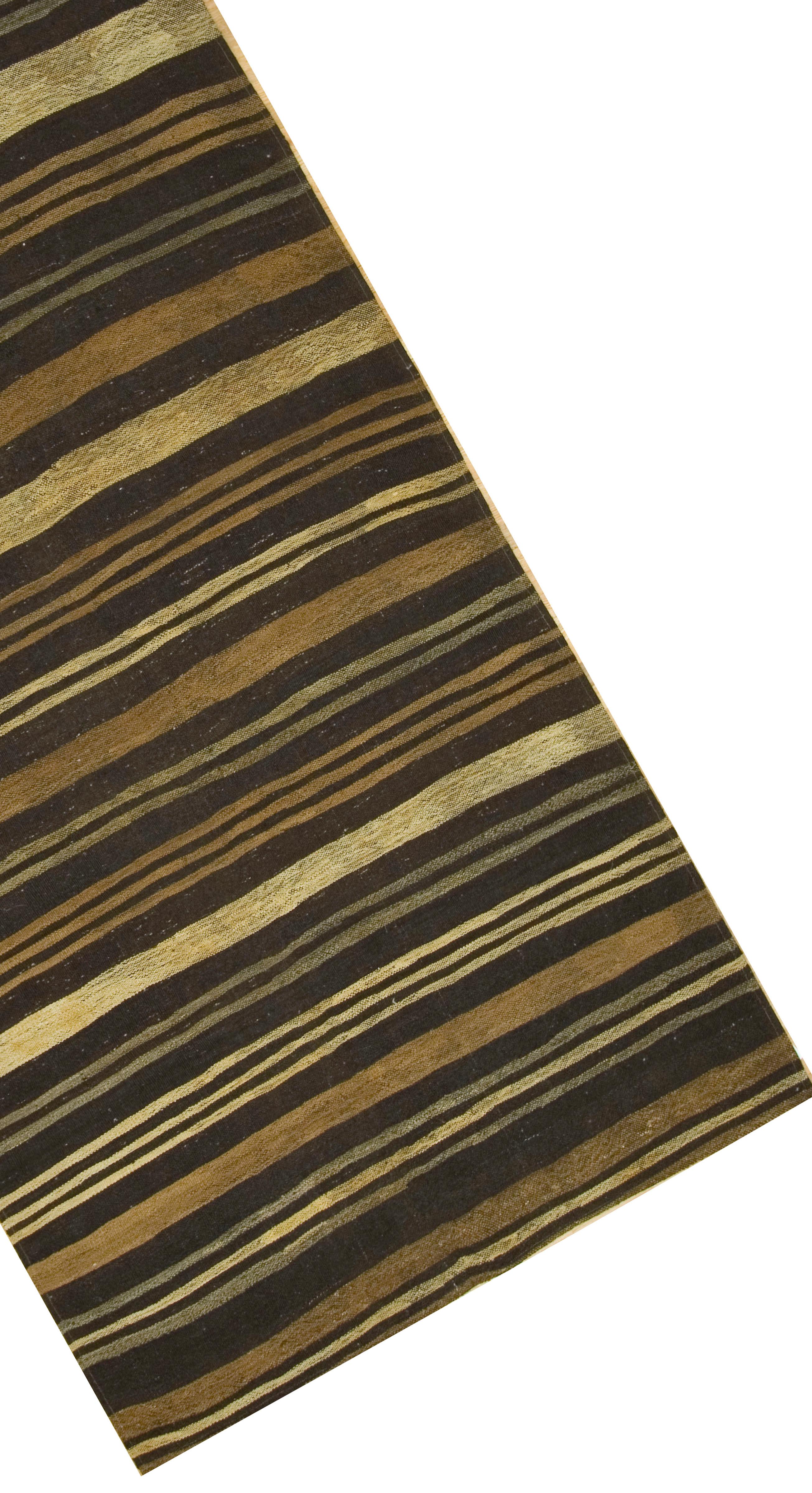 Vintage CIRCA 1950 Türkisch Kilim Läufer 5'4 x 11'5 (Handgewebt) im Angebot