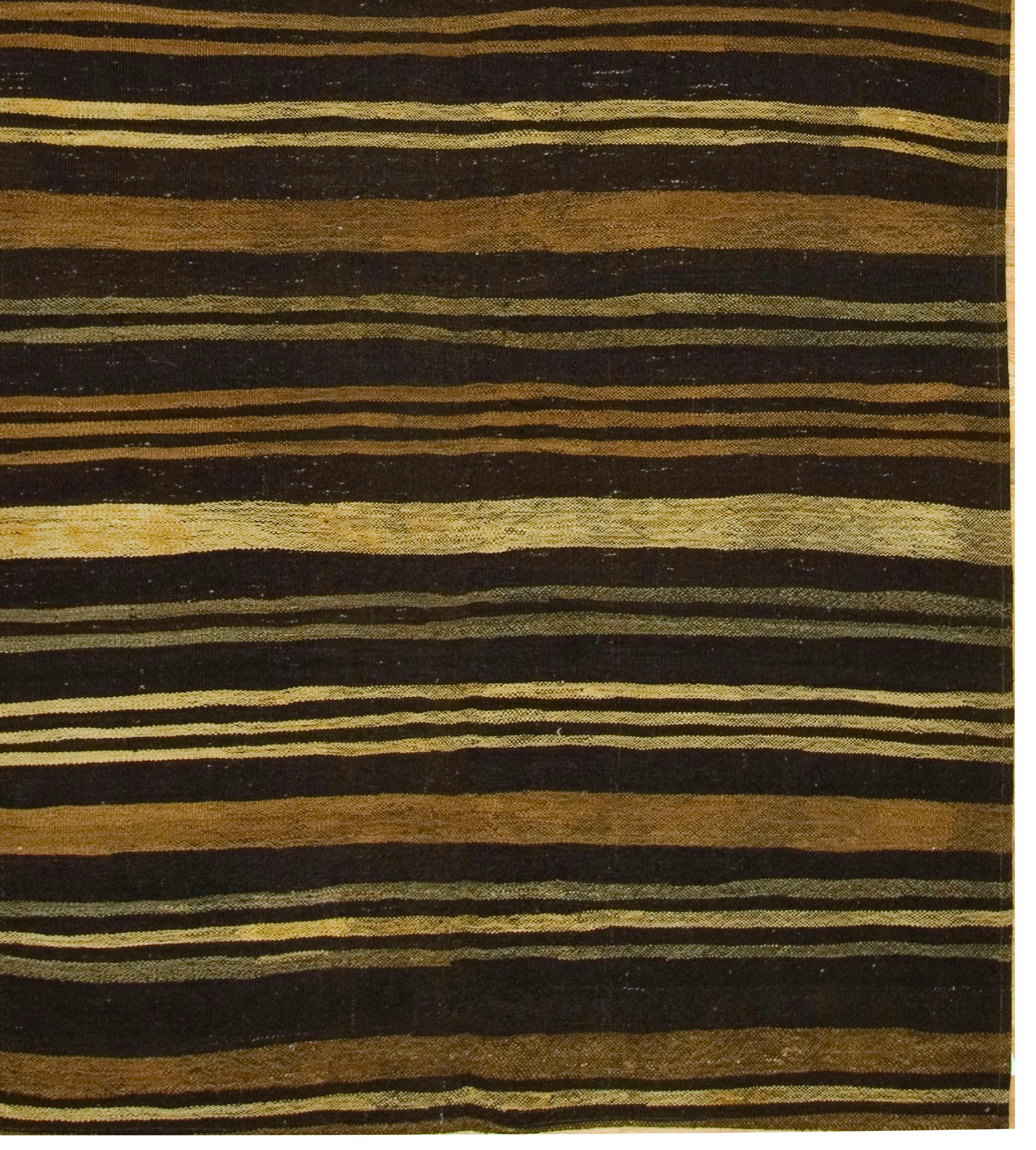 Vintage CIRCA 1950 Türkisch Kilim Läufer 5'4 x 11'5 im Zustand „Gut“ im Angebot in New York, NY
