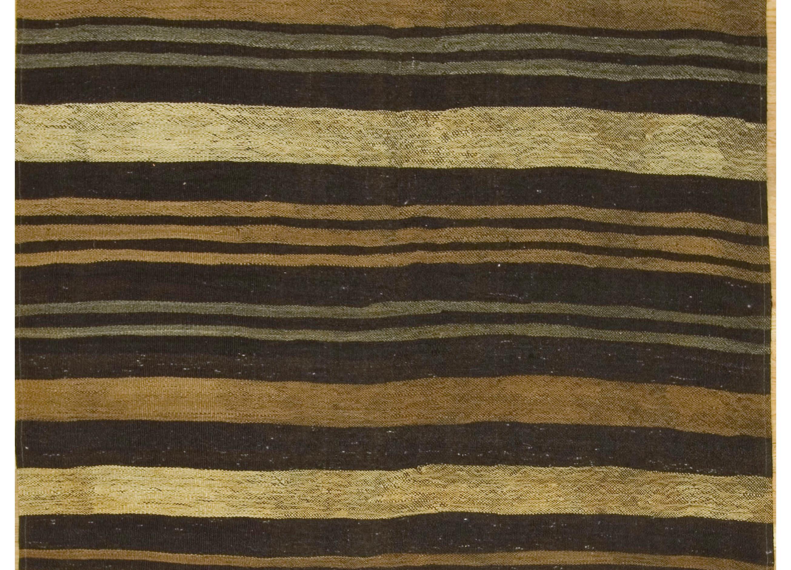 Vintage CIRCA 1950 Türkisch Kilim Läufer 5'4 x 11'5 (Wolle) im Angebot
