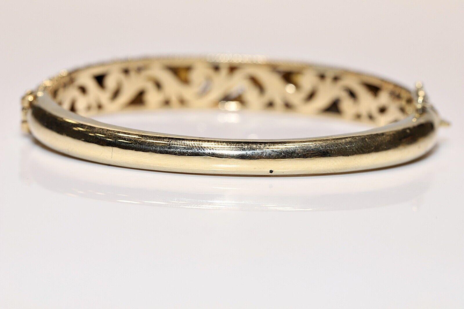 Vintage Circa 1950er Jahre 14k Gold Natürlicher Diamant Dekorierter Armreif Armband (Retro) im Angebot