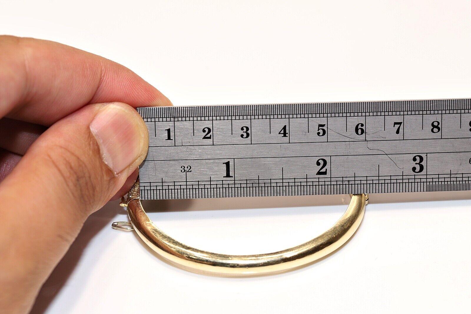Vintage Circa 1950er Jahre 14k Gold Natürlicher Diamant Dekorierter Armreif Armband im Angebot 2