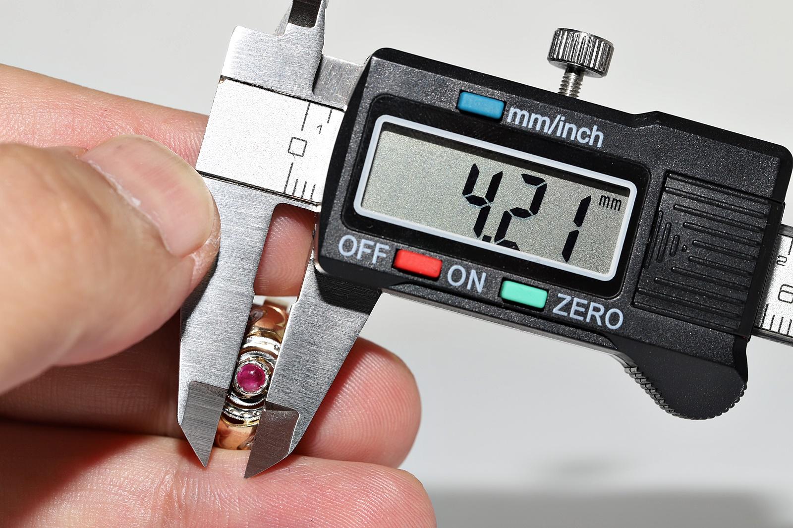 Vintage Circa 1950s 14k Gold Natural Rose Cut Diamond And Cabochon Ruby Ring For Sale 13