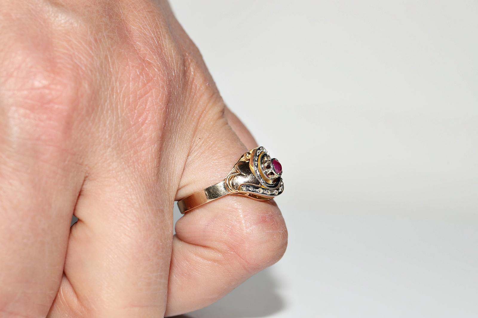 Vintage Circa 1950s 14k Gold Natural Rose Cut Diamond And Cabochon Ruby Ring In Good Condition For Sale In Fatih/İstanbul, 34
