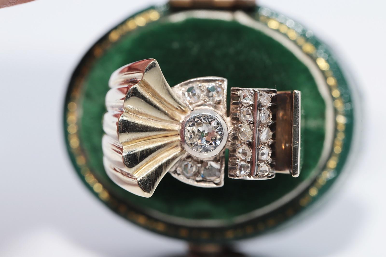 In ottime condizioni.
Il peso totale è di 7,7 grammi.
Il diamante principale è un diamante taglio vecchio da 0.27 ct.
Totalmente è un diamante laterale taglio rosa da 0.40 ct.
Il diamante ha colore H-I e purezza vs1-s1-s2.
La misura dell'anello è US