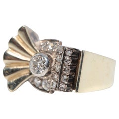 Vintage Circa 1950s 14k Gold Top Silver Natural Diamond Decorated Ring (Bague décorée de diamants naturels)