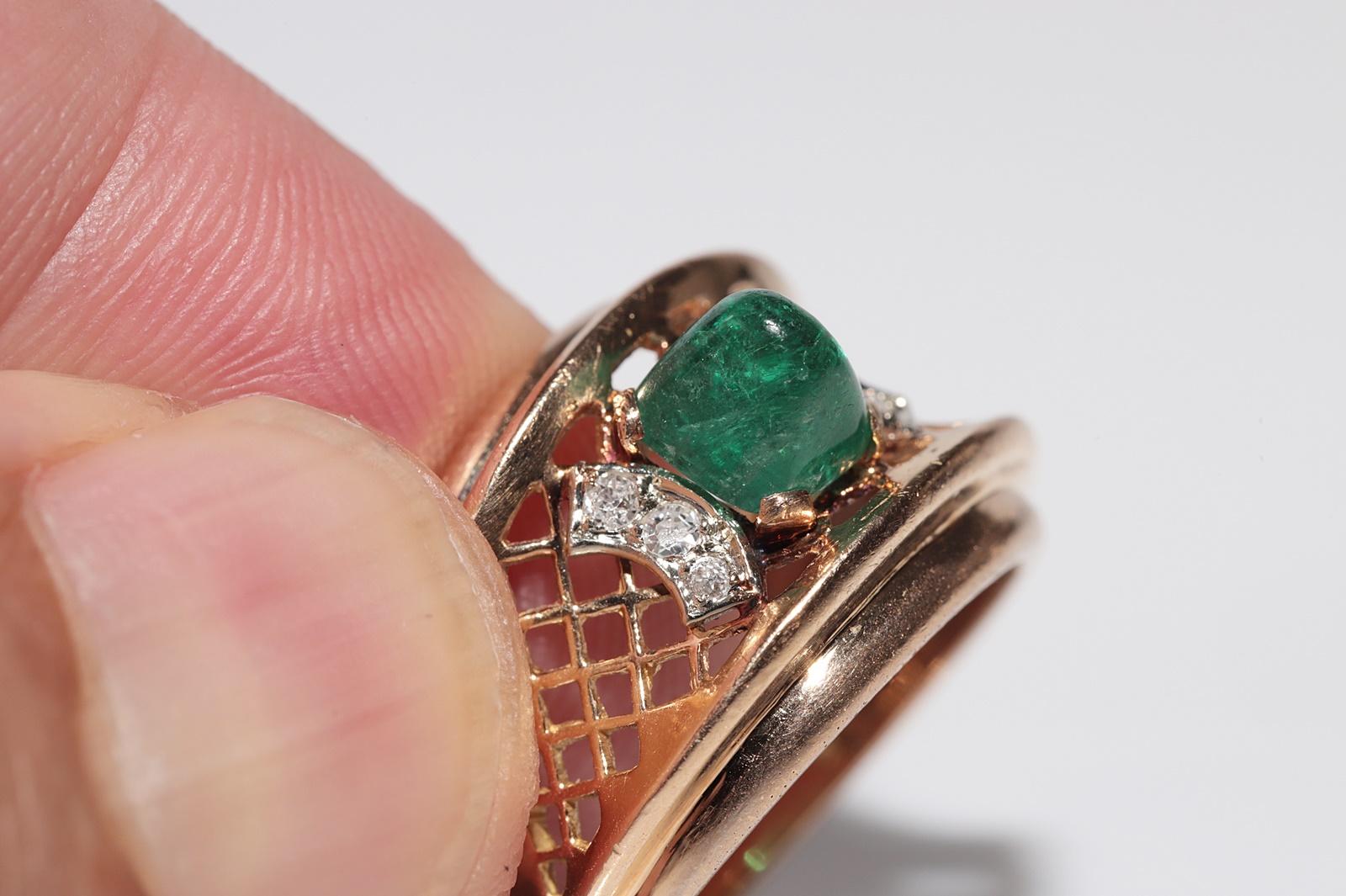 Vintage Circa 1950s 18k Gold  Natural Cabochon Emerald And Diamond Ring For Sale 7