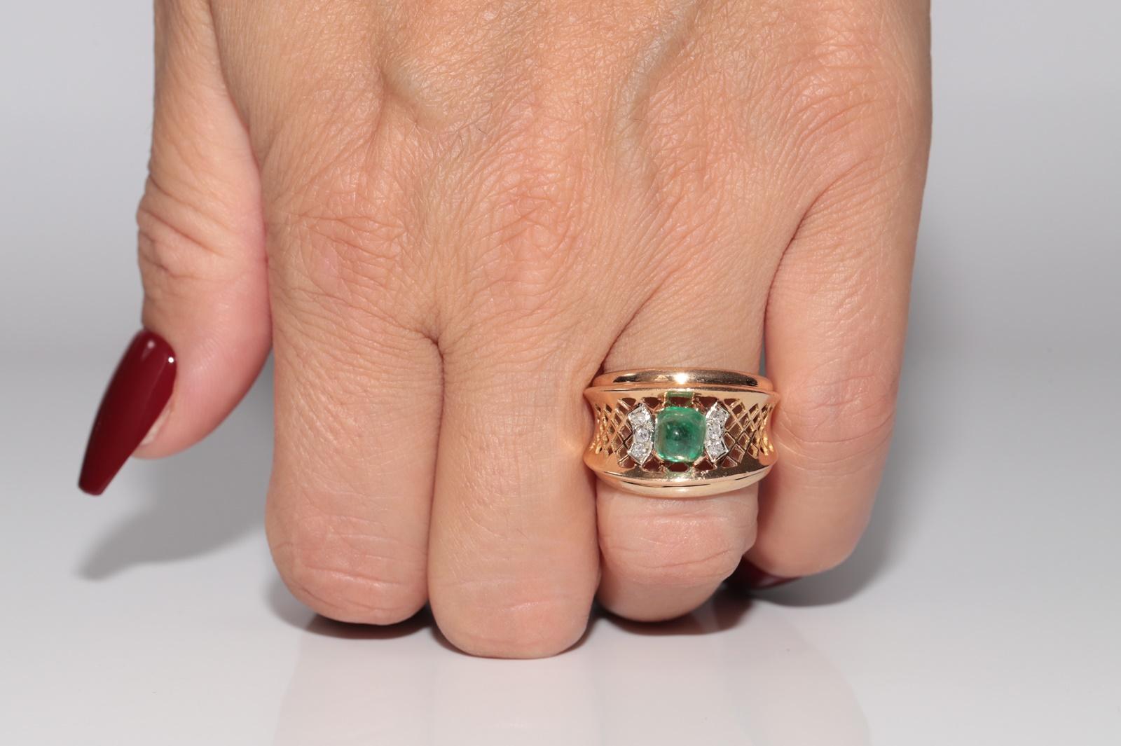 Vintage Circa 1950s 18k Gold  Natural Cabochon Emerald And Diamond Ring For Sale 10