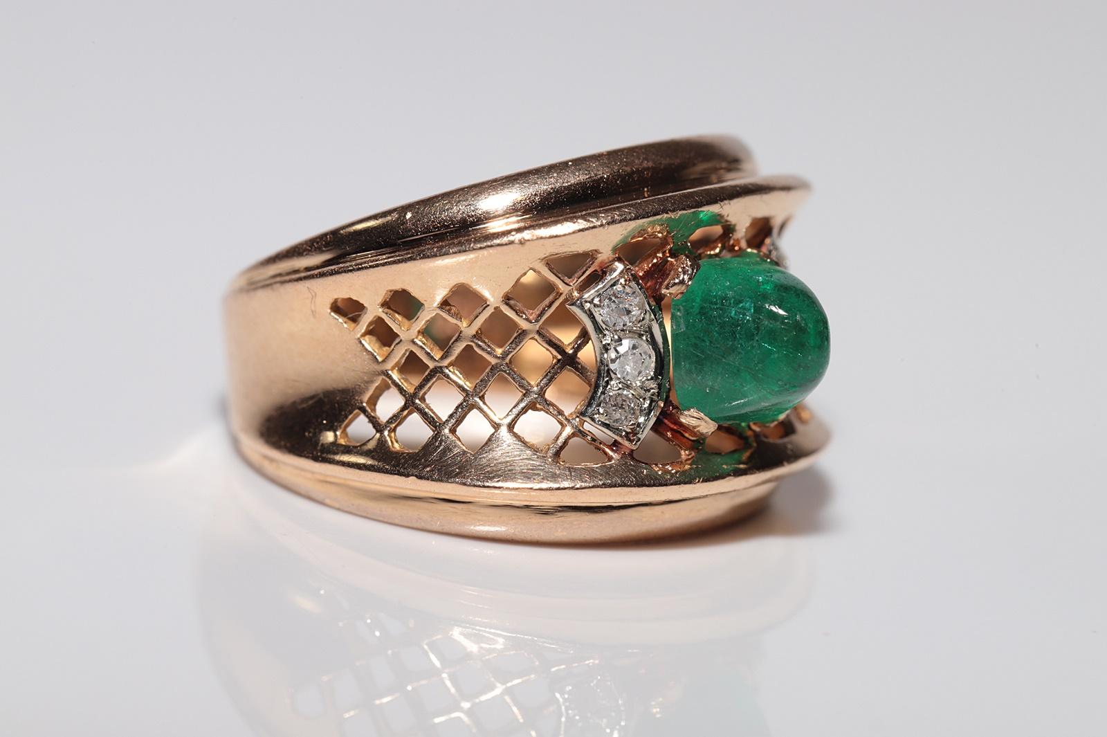 Vintage Circa 1950s 18k Gold  Natural Cabochon Emerald And Diamond Ring In Good Condition For Sale In Fatih/İstanbul, 34
