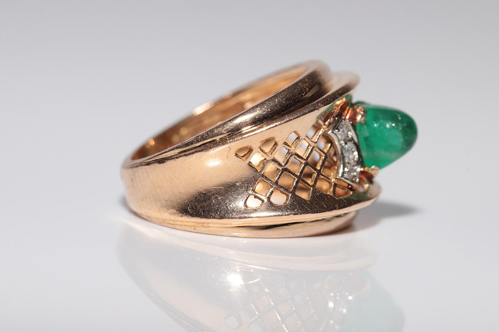 Vintage Circa 1950s 18k Gold  Natural Cabochon Emerald And Diamond Ring For Sale 2