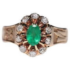 Vintage Circa 1950s 18k Gold Natural Diamond And Emerald Decorated Ring 