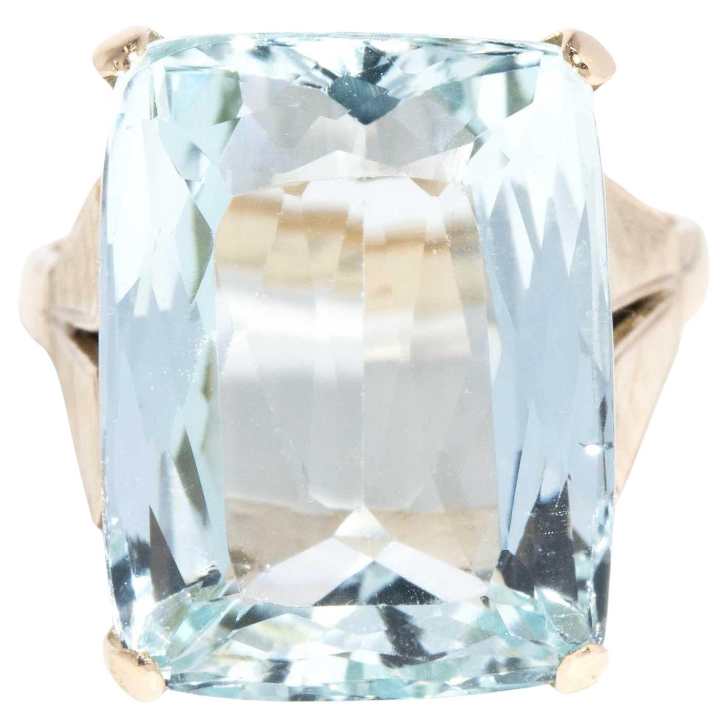 Vintage Circa 1950s Bright Light Blue Aquamarine Ring 11 Carat Yellow Gold