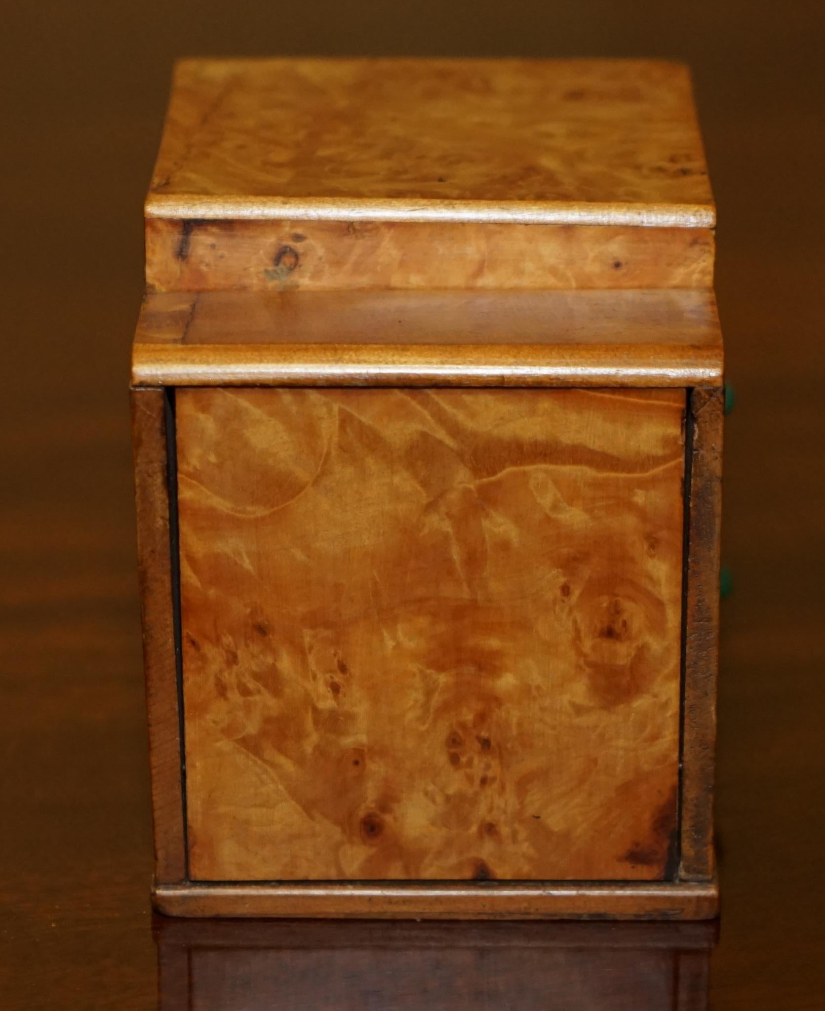VINTAGE CIRCA 1950'S BURR WALNUT MINIATURE FOLK ART CiGARETTE CIGAR DISPENSER In Good Condition In West Sussex, Pulborough