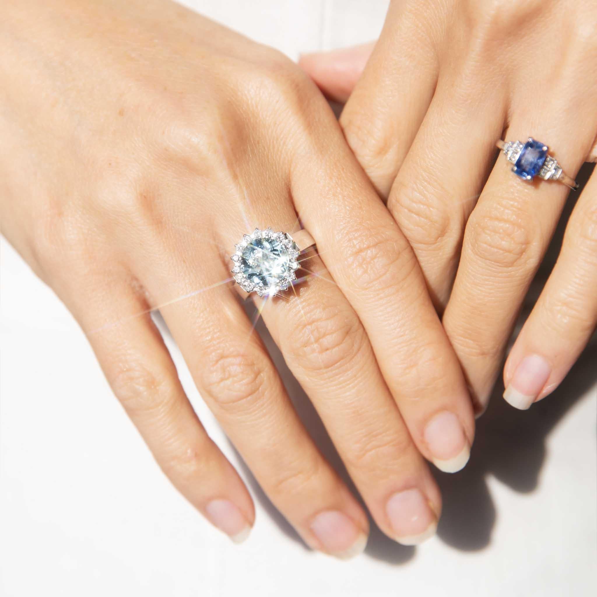 Vintage Circa 1950s Ceylon Blue Sapphire & Diamond Ring 18 Carat White Gold 1