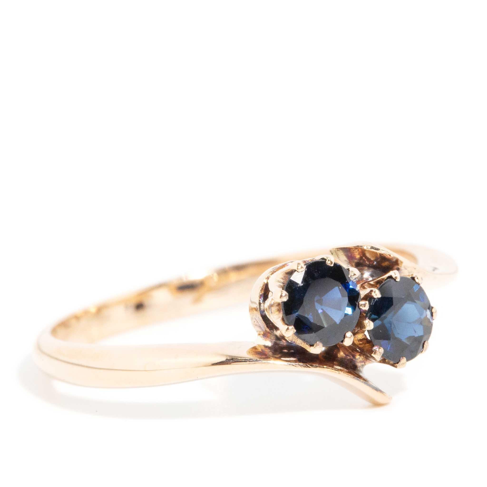 Moderne Vintage Circa 1950s Deep Blue Sapphire Toi Et Moi Ring 18 Carat Rose Gold en vente