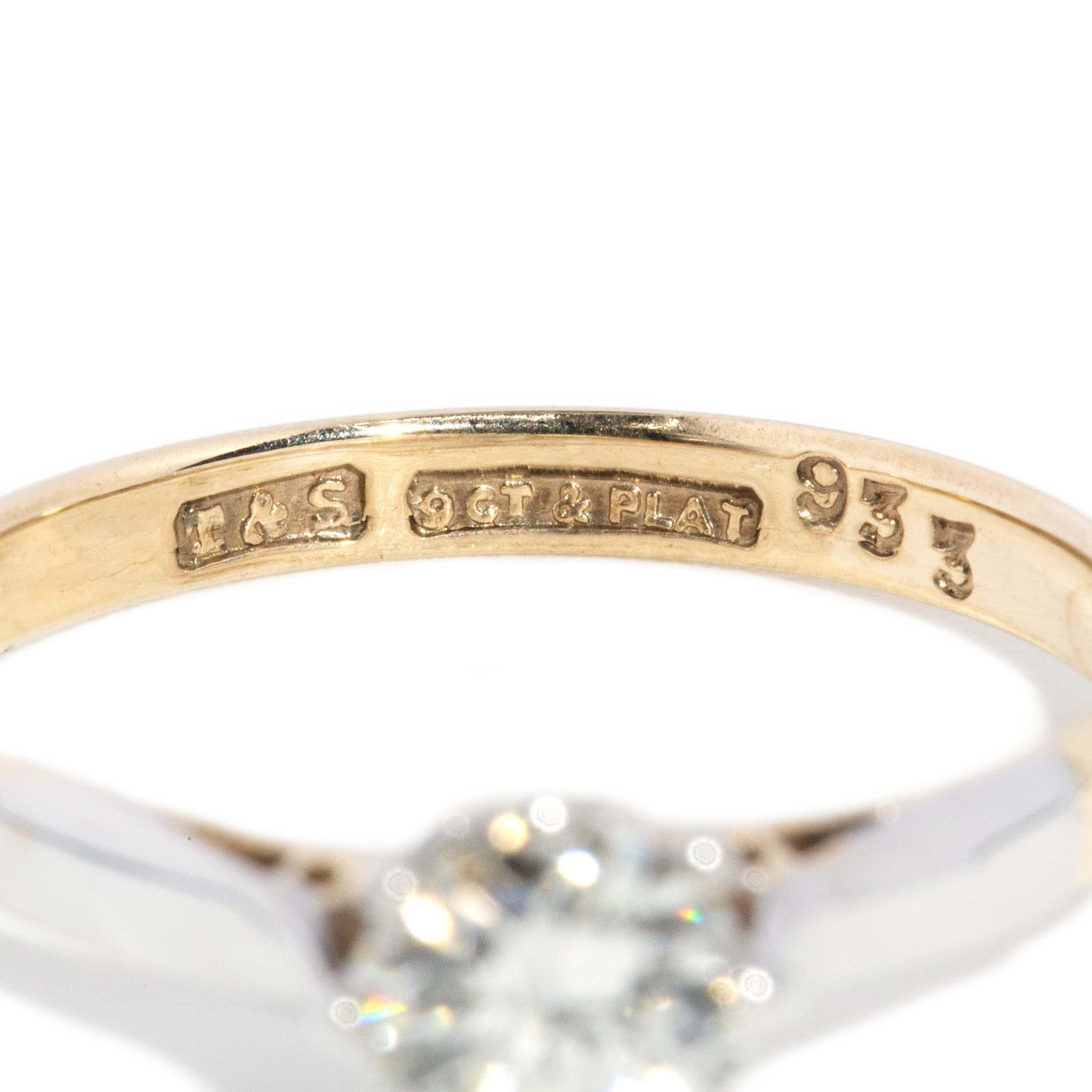 Vintage Circa 1950s Diamond Solitaire Ring 9 Carat Yellow Gold Platinum in vendita 5
