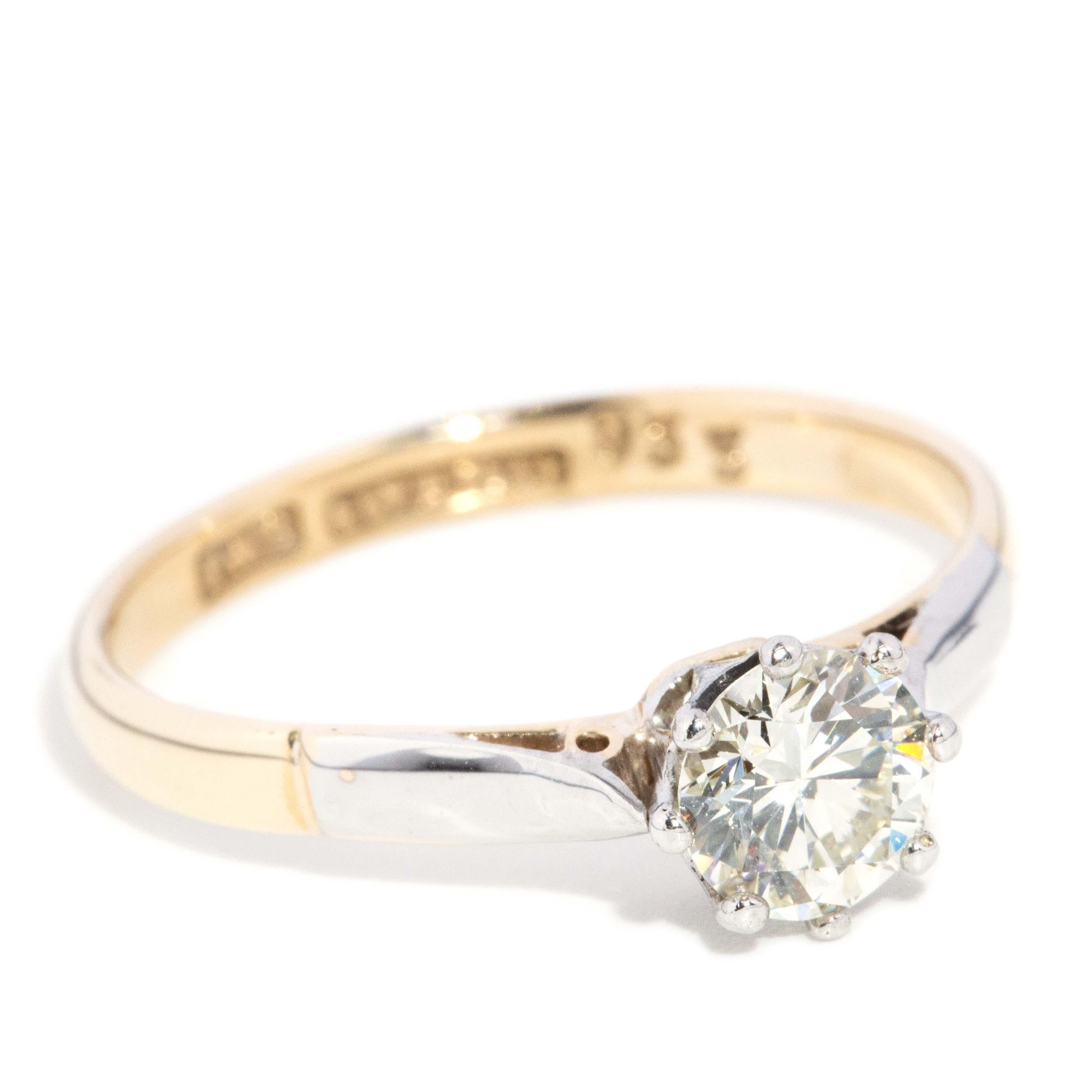 Moderno Vintage Circa 1950s Diamond Solitaire Ring 9 Carat Yellow Gold Platinum in vendita