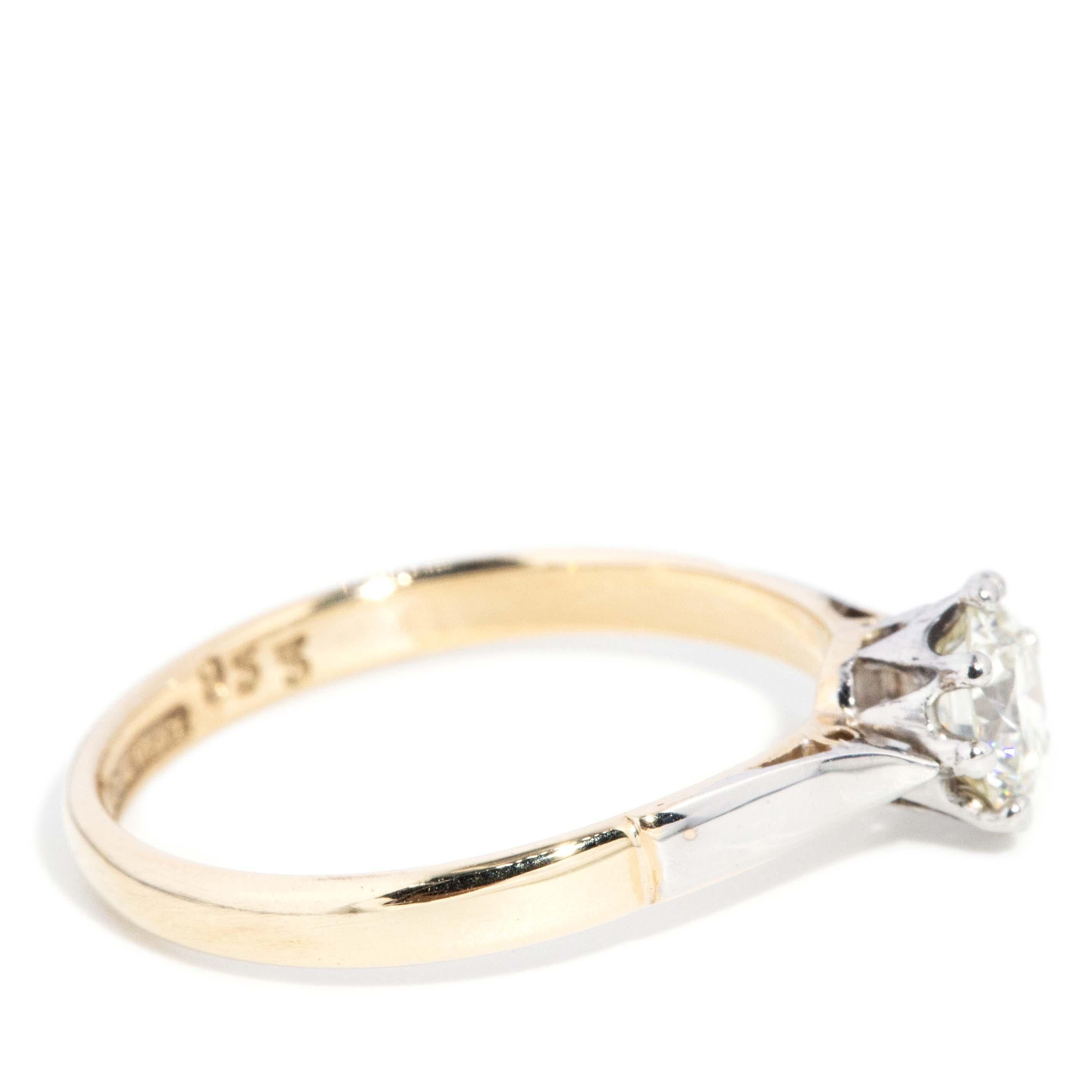 Vintage Circa 1950s Diamond Solitaire Ring 9 Carat Yellow Gold Platinum in vendita 1