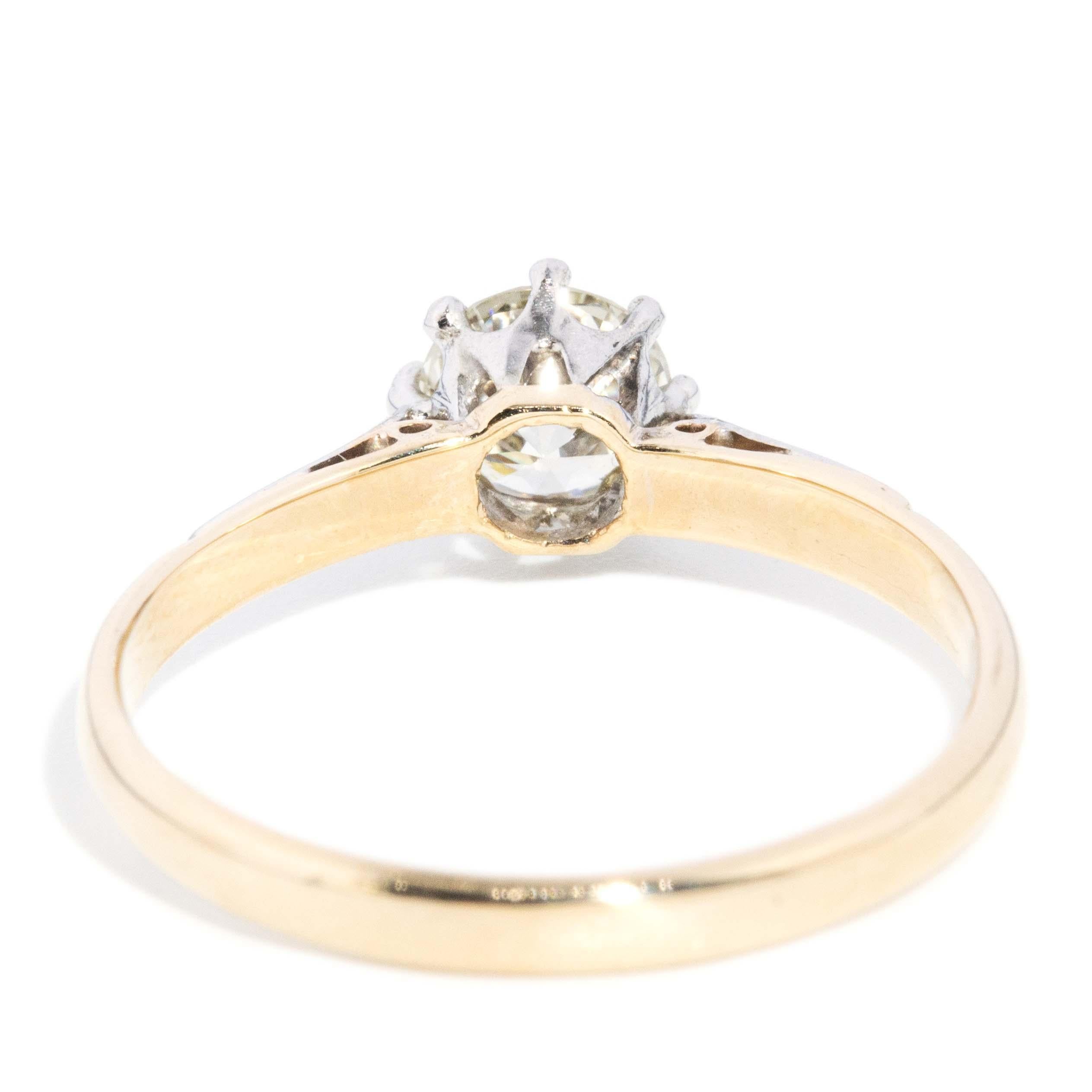 Vintage Circa 1950s Diamond Solitaire Ring 9 Carat Yellow Gold Platinum in vendita 3