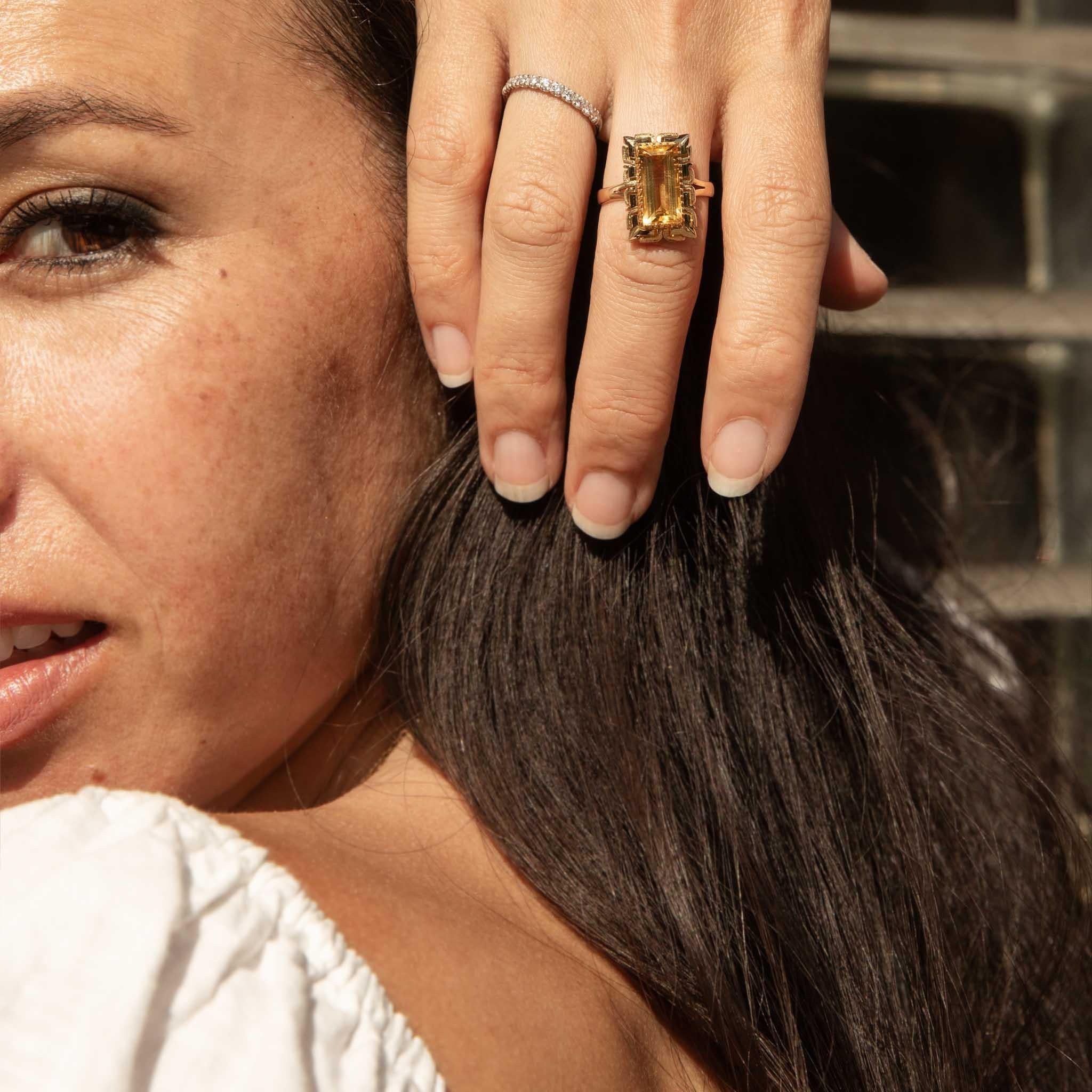 Women's Vintage Circa 1950s Elongated Citrine Ring 14 Carat Yellow Gold For Sale