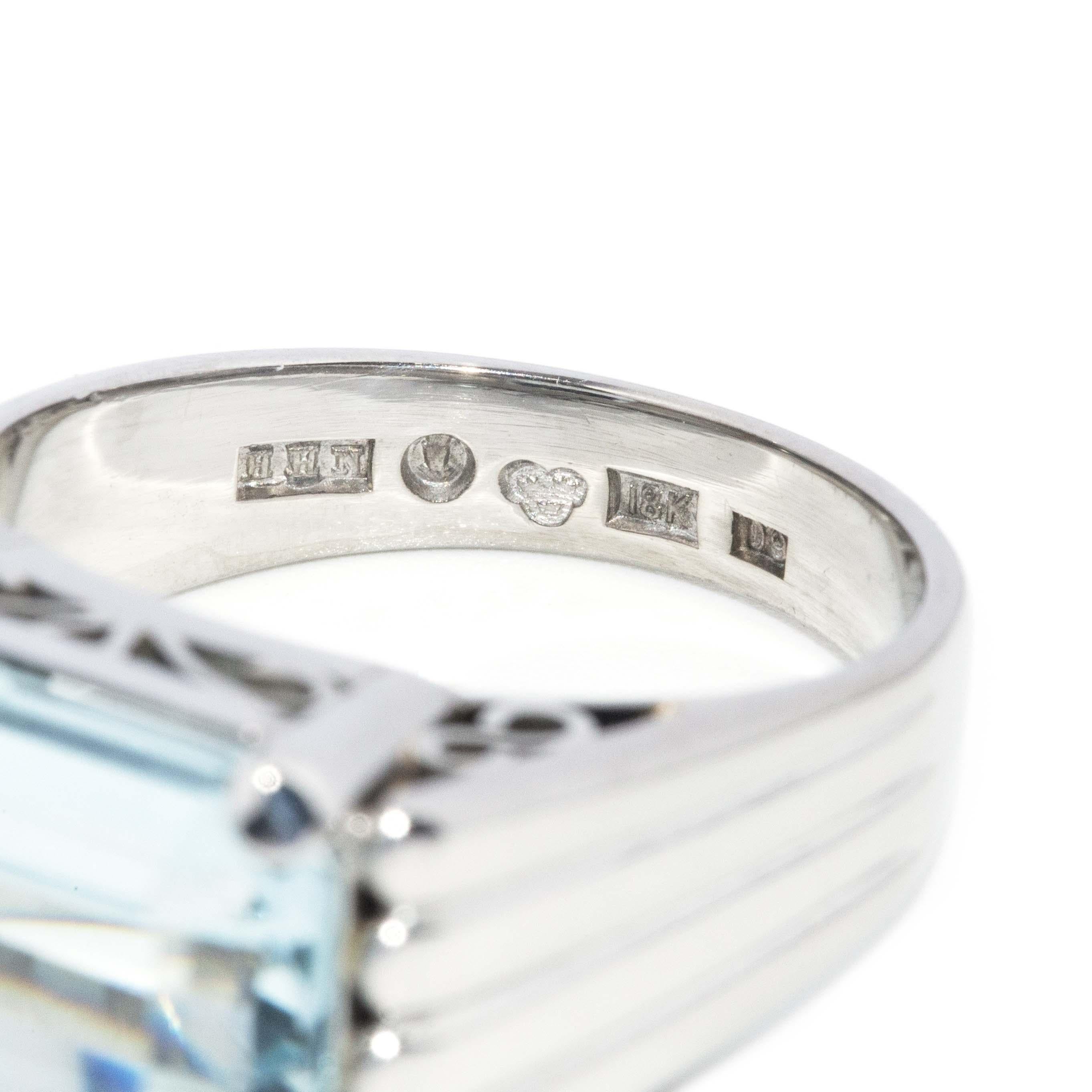 Vintage Circa 1950s Emerald Cut Aquamarine Filigree Ring 18 Carat White Gold in vendita 5