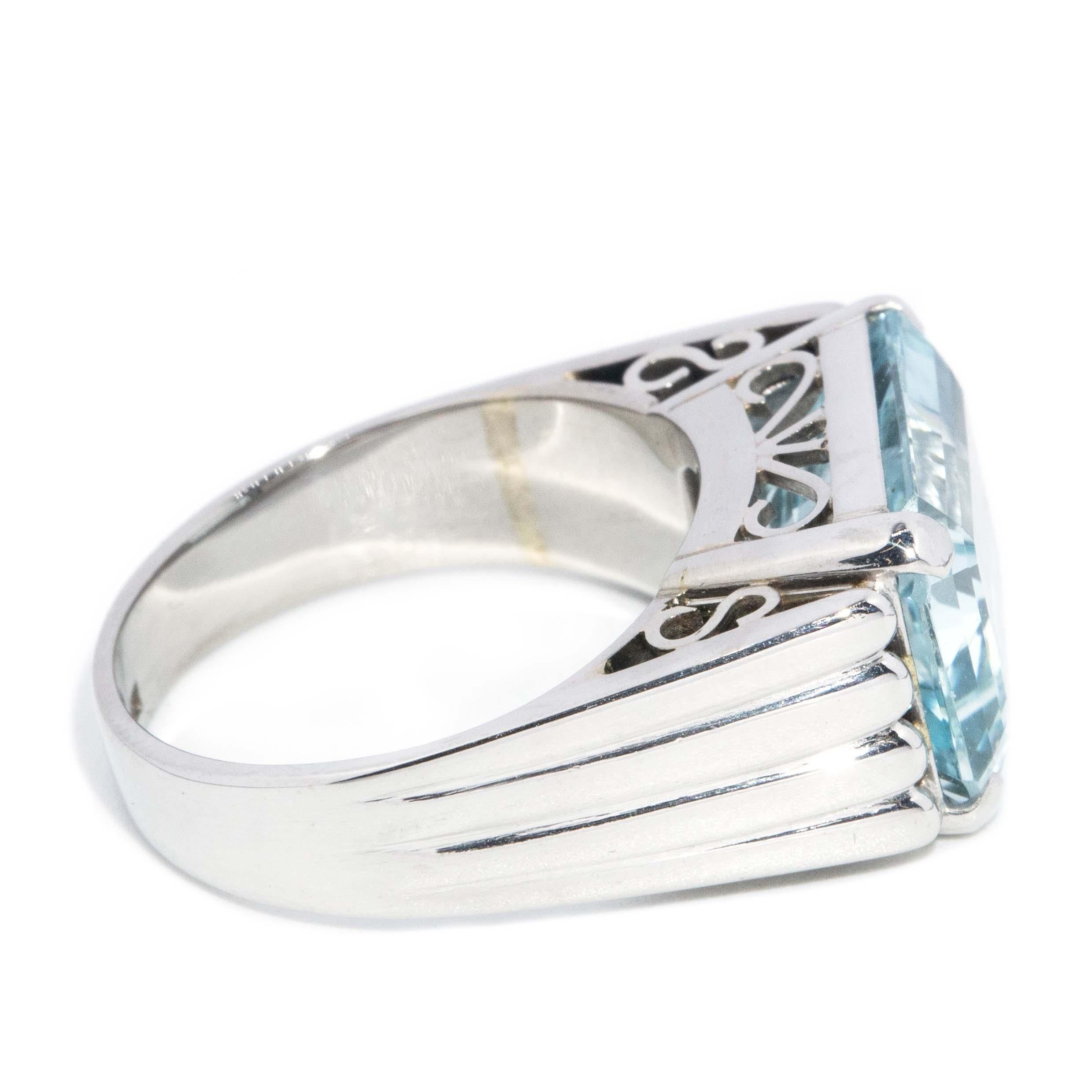 Vintage Circa 1950s Emerald Cut Aquamarine Filigree Ring 18 Carat White Gold in vendita 1