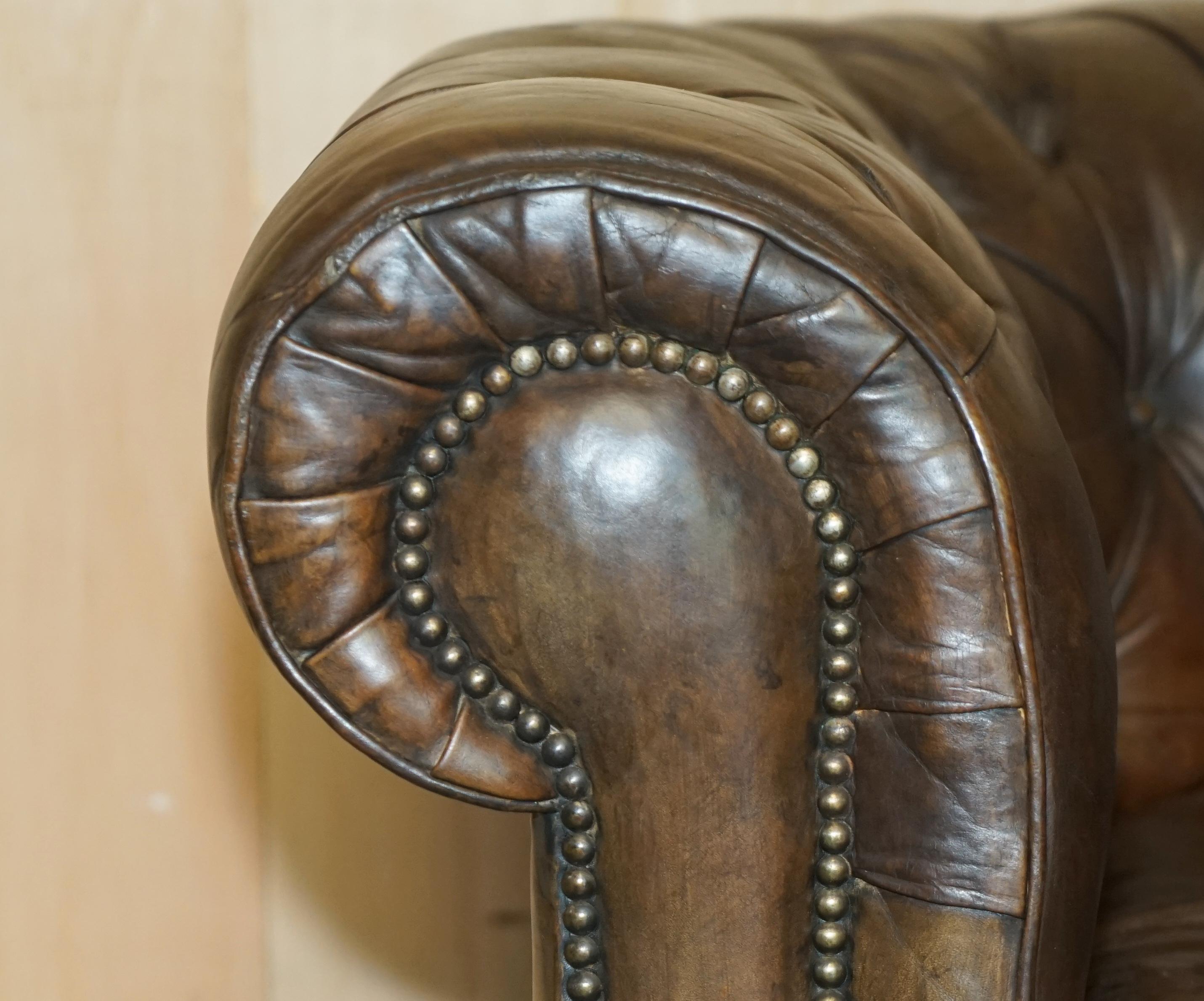 VINTAGE CIRCA 1950's HAND DYED BROWN LEATHER CHESTERFIELD CLUB ARMCHAIR WALNUT For Sale 1