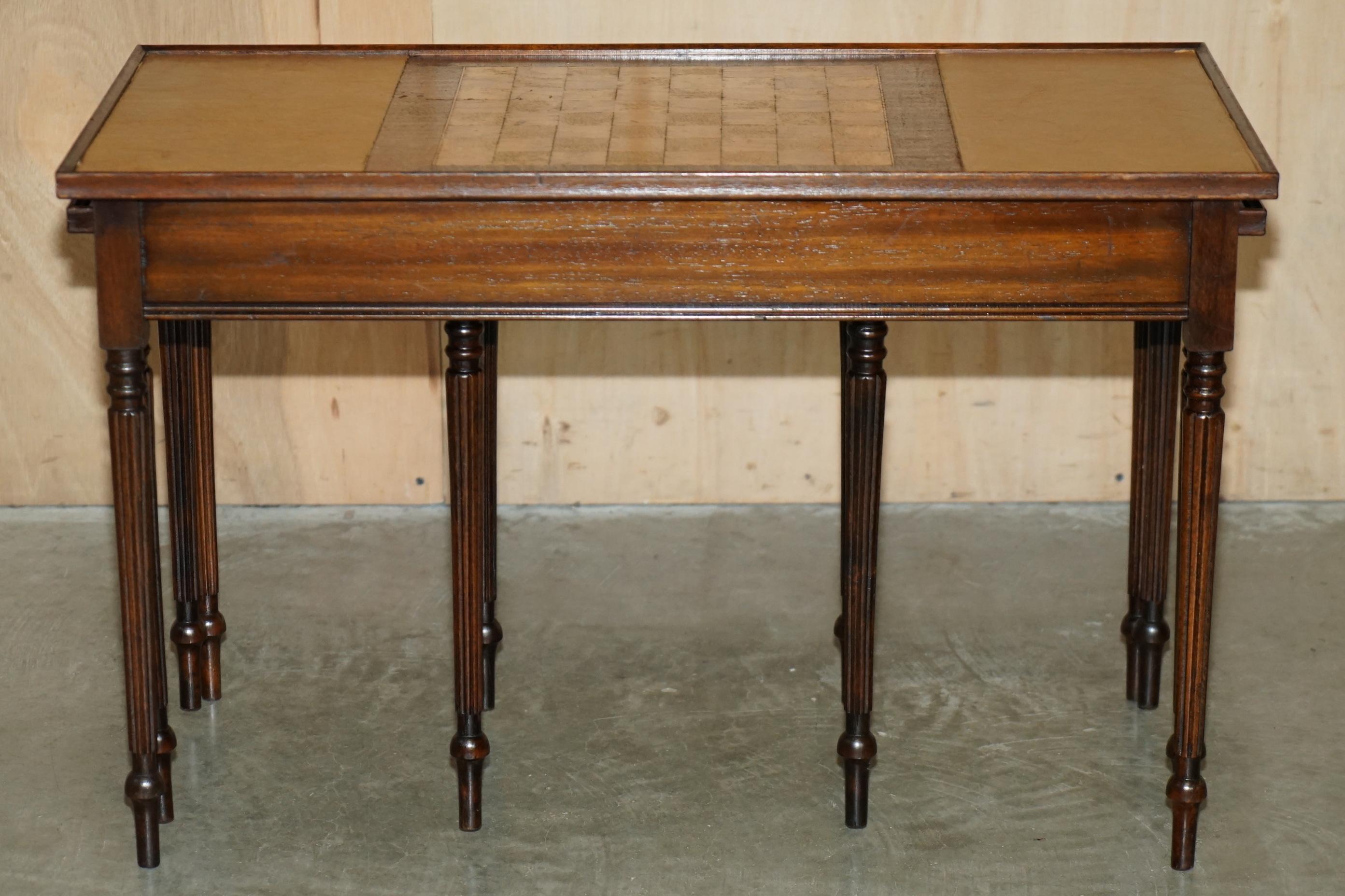 VINTAGE CIRCA 1950's LEATHER TOPPED CHESSBOARD COFFEE NEST OF TABLES FOR CHESS! For Sale 3
