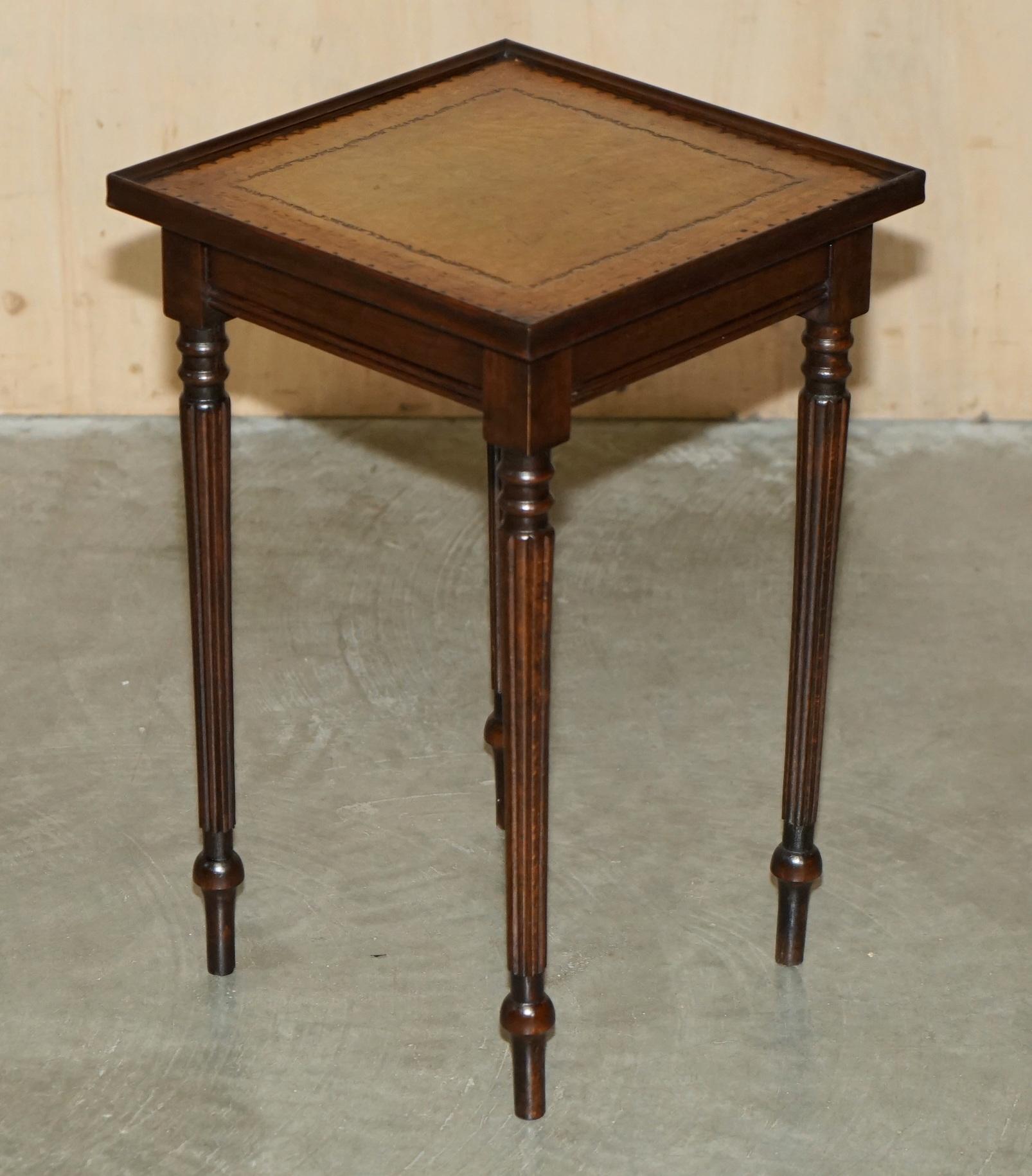 VINTAGE CIRCA 1950's LEATHER TOPPED CHESSBOARD COFFEE NEST OF TABLES FOR CHESS! For Sale 7