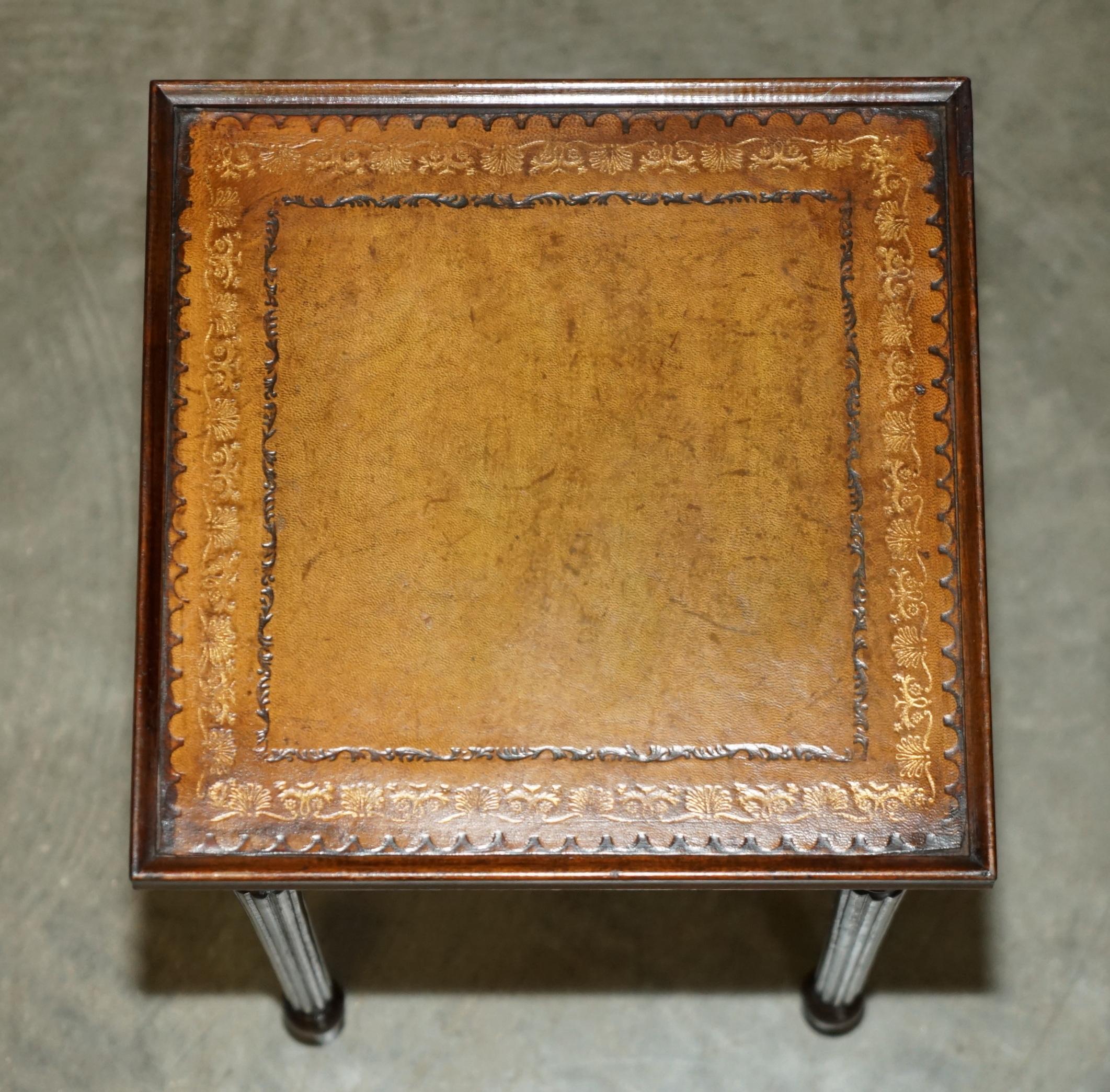 VINTAGE CIRCA 1950's LEATHER TOPPED CHESSBOARD COFFEE NEST OF TABLES FOR CHESS! For Sale 8