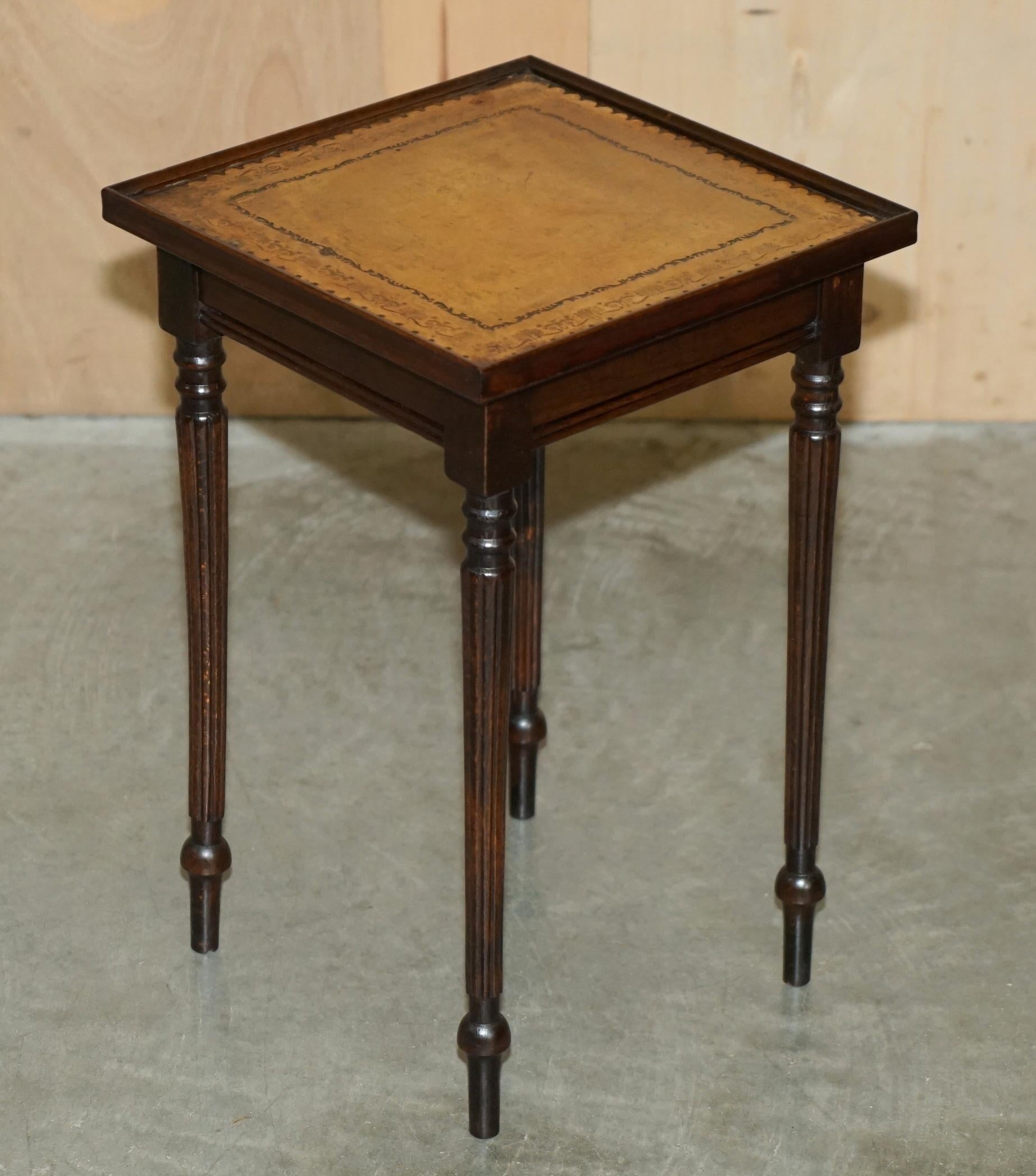 VINTAGE CIRCA 1950's LEATHER TOPPED CHESSBOARD COFFEE NEST OF TABLES FOR CHESS! For Sale 9