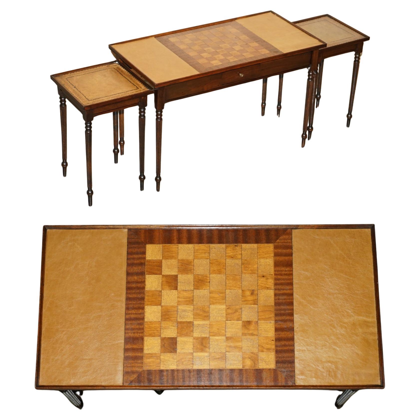 VINTAGE CIRCA 1950's LEATHER TOPPED CHESSBOARD COFFEE NEST OF TABLES FOR CHESS! For Sale